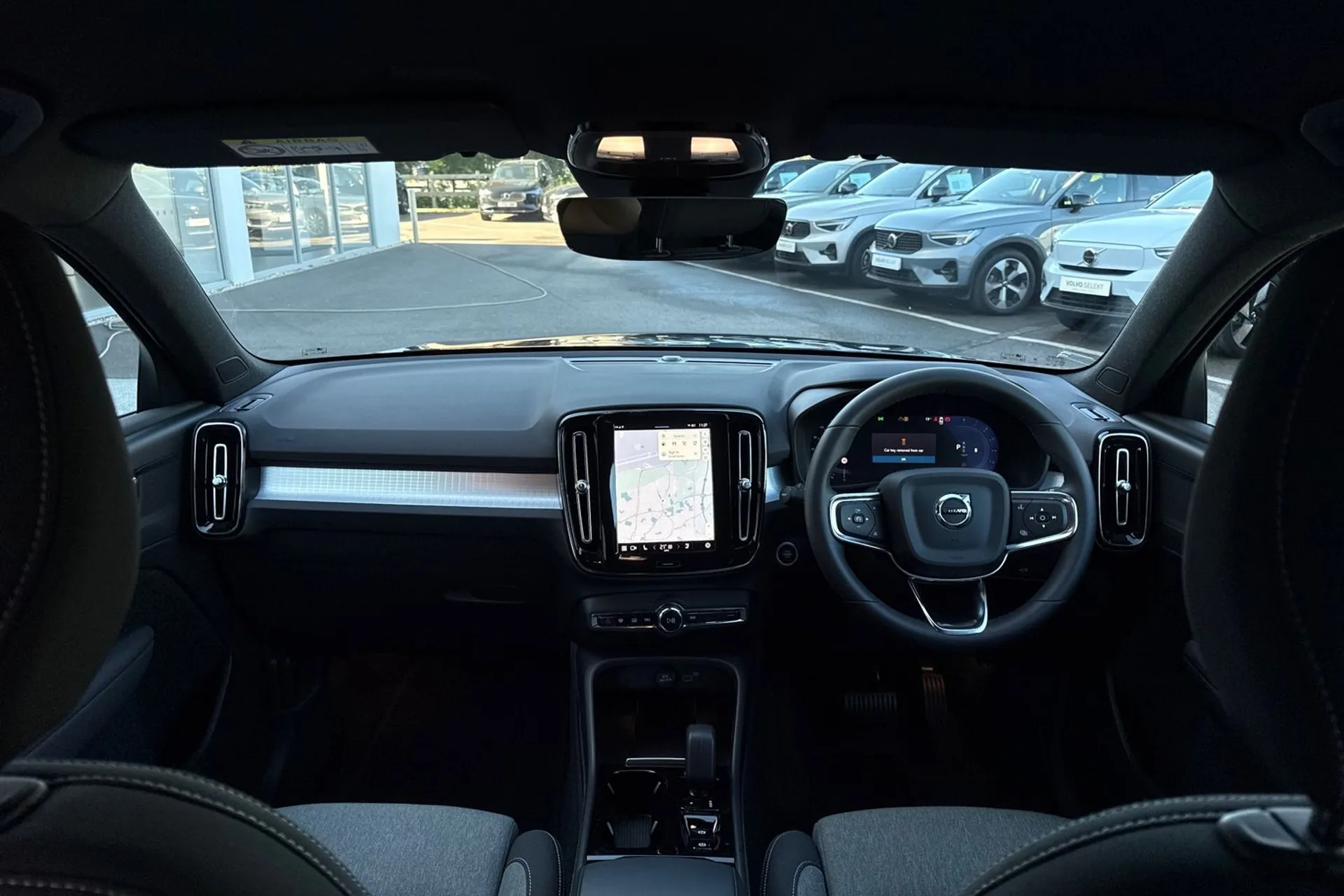 Volvo XC40 thumbnail image number 3