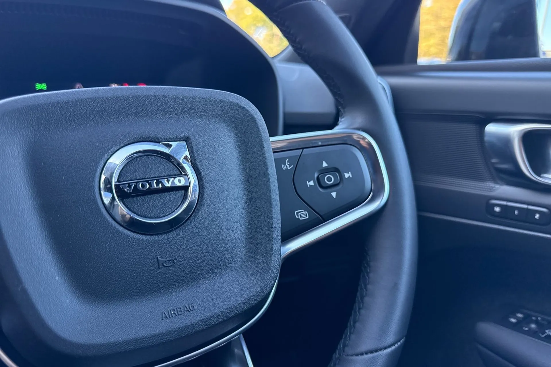 Volvo XC40 thumbnail image number 37