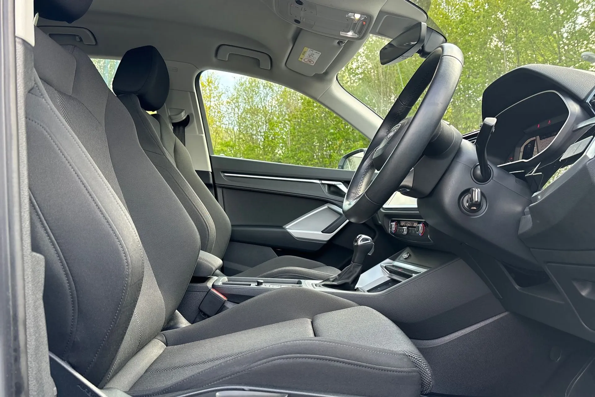 Audi Q3 thumbnail image number 24
