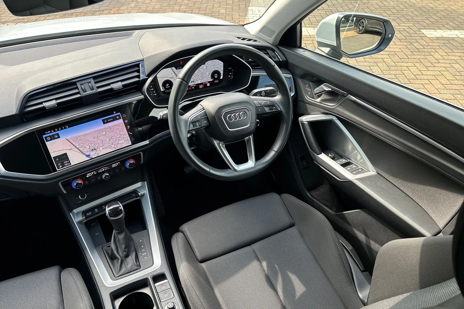 Audi Q3 thumbnail image number 33