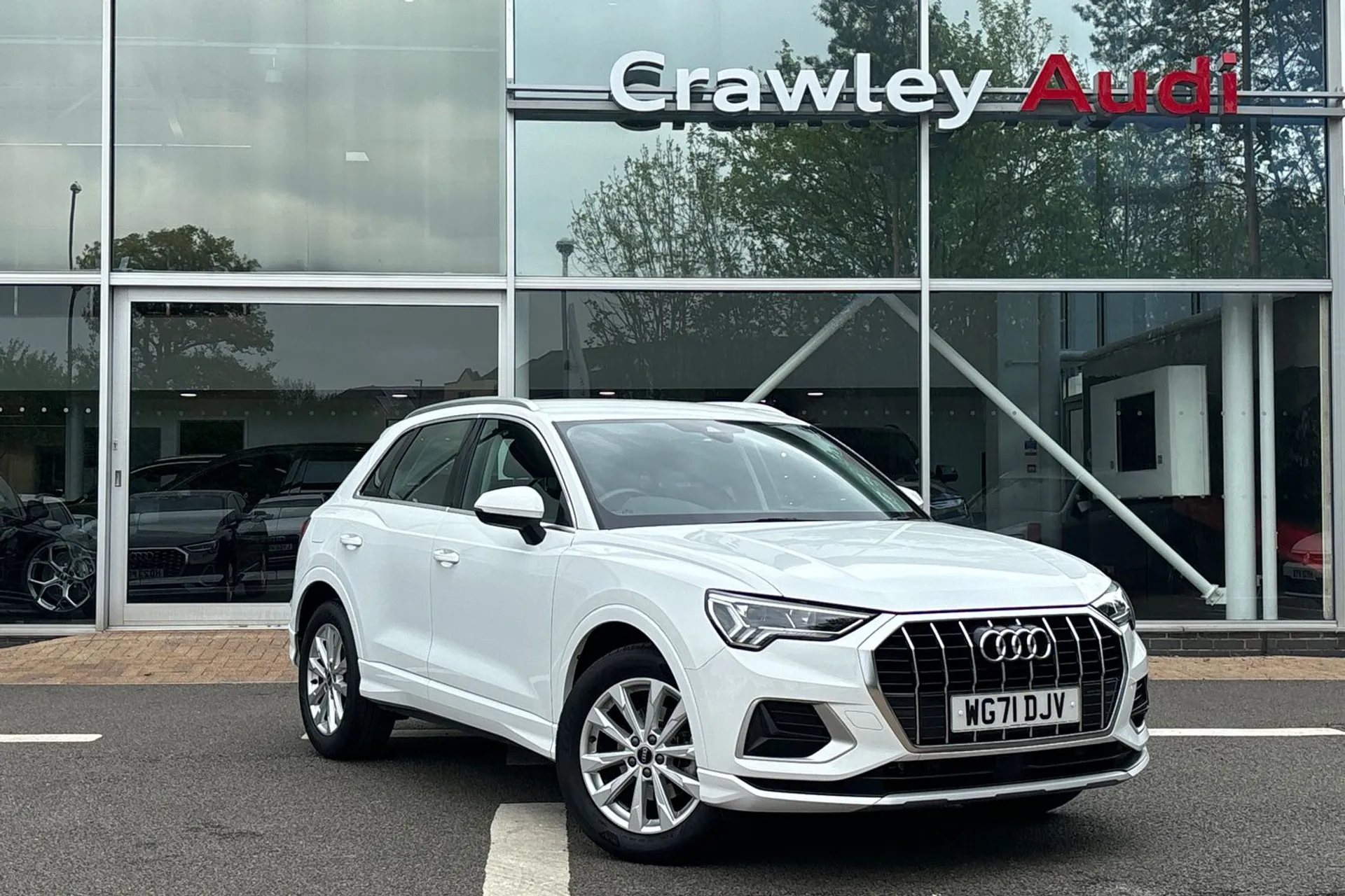 Audi Q3 focused image