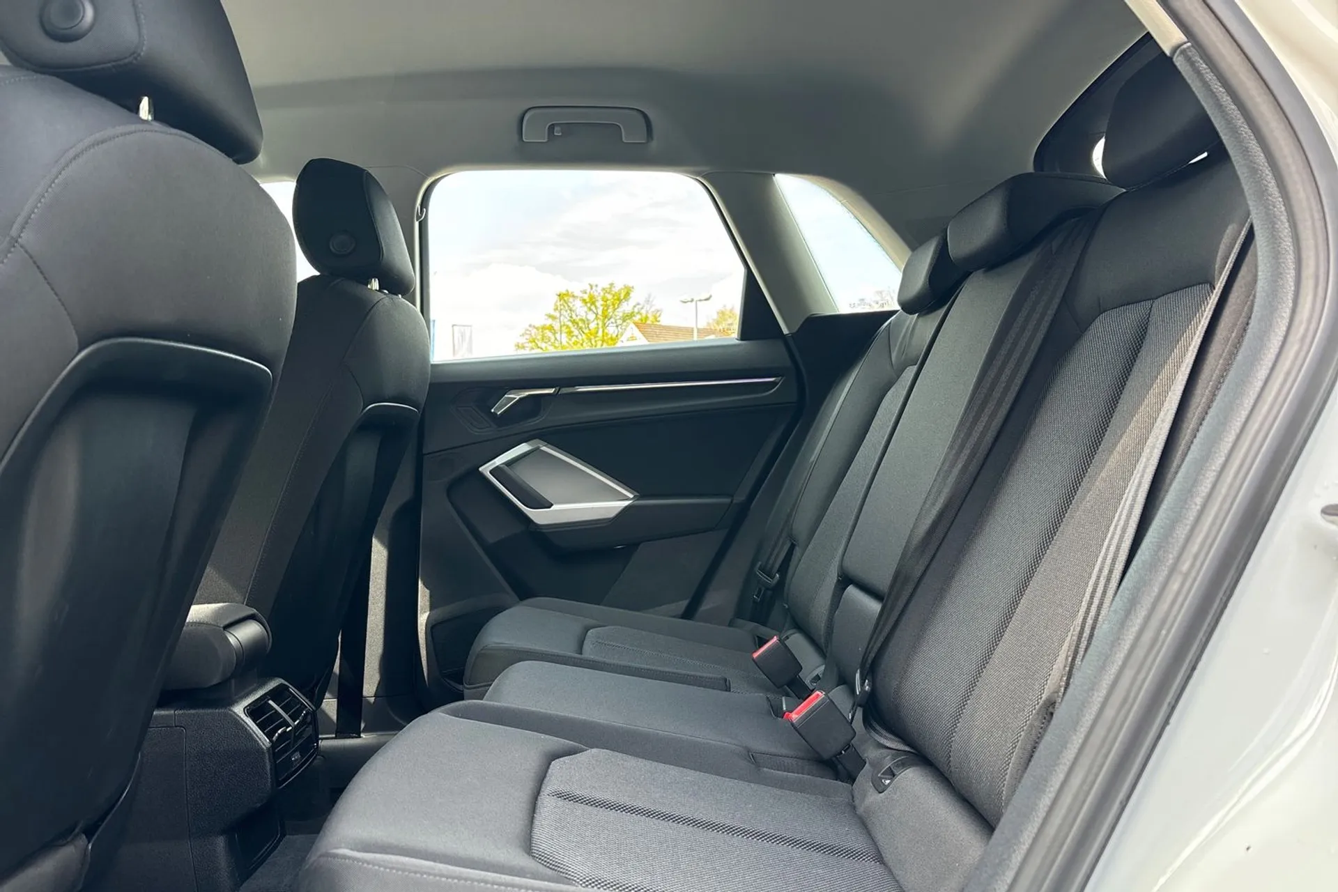 Audi Q3 thumbnail image number 29