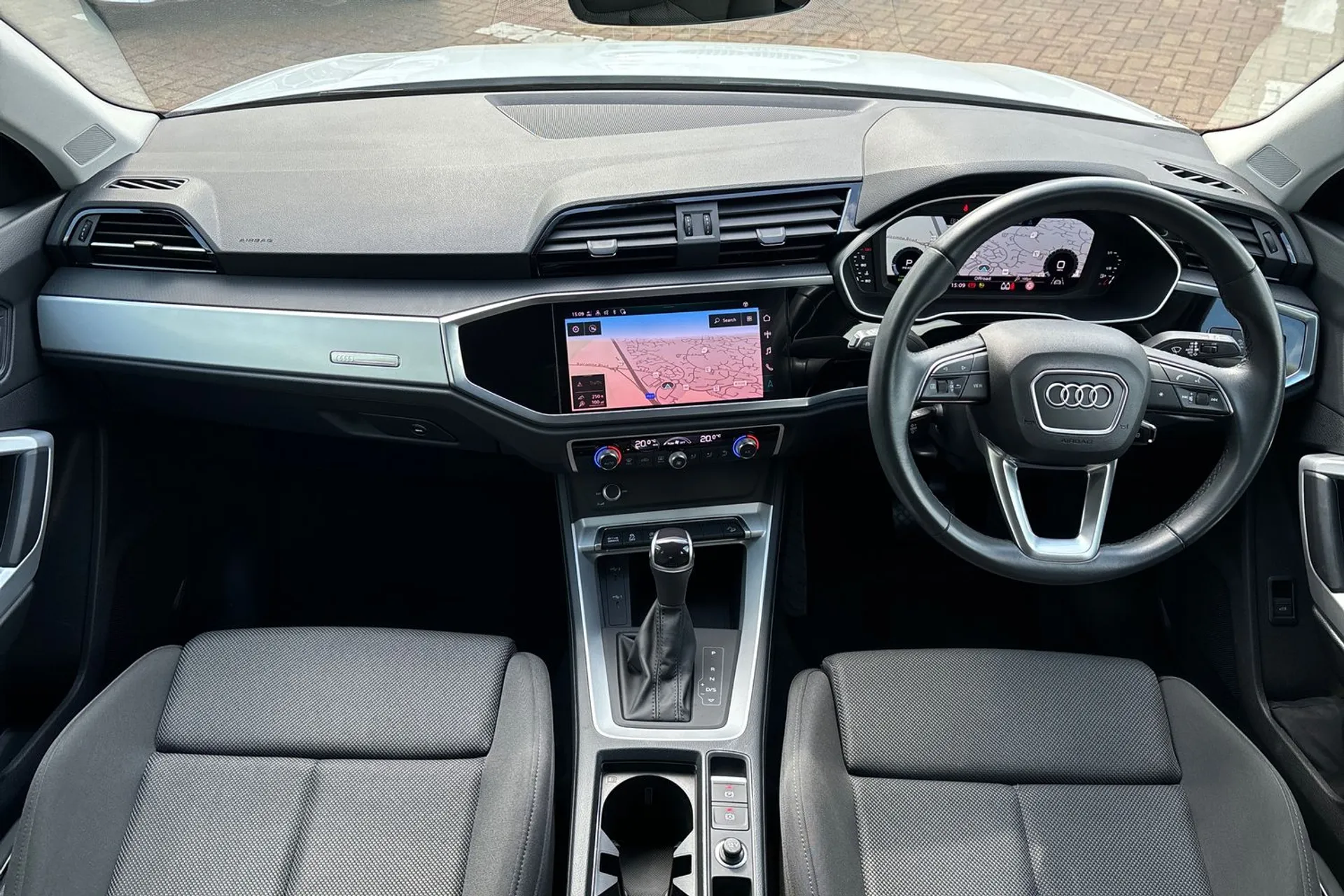 Audi Q3 thumbnail image number 31