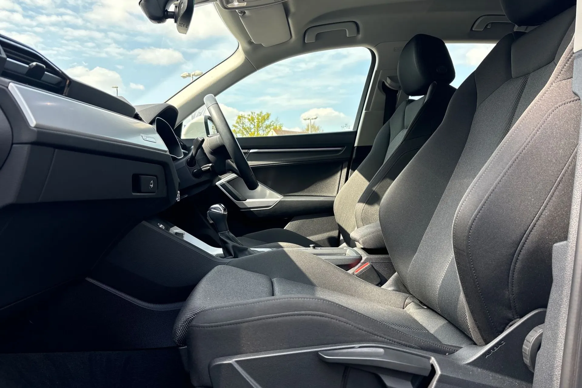 Audi Q3 thumbnail image number 27