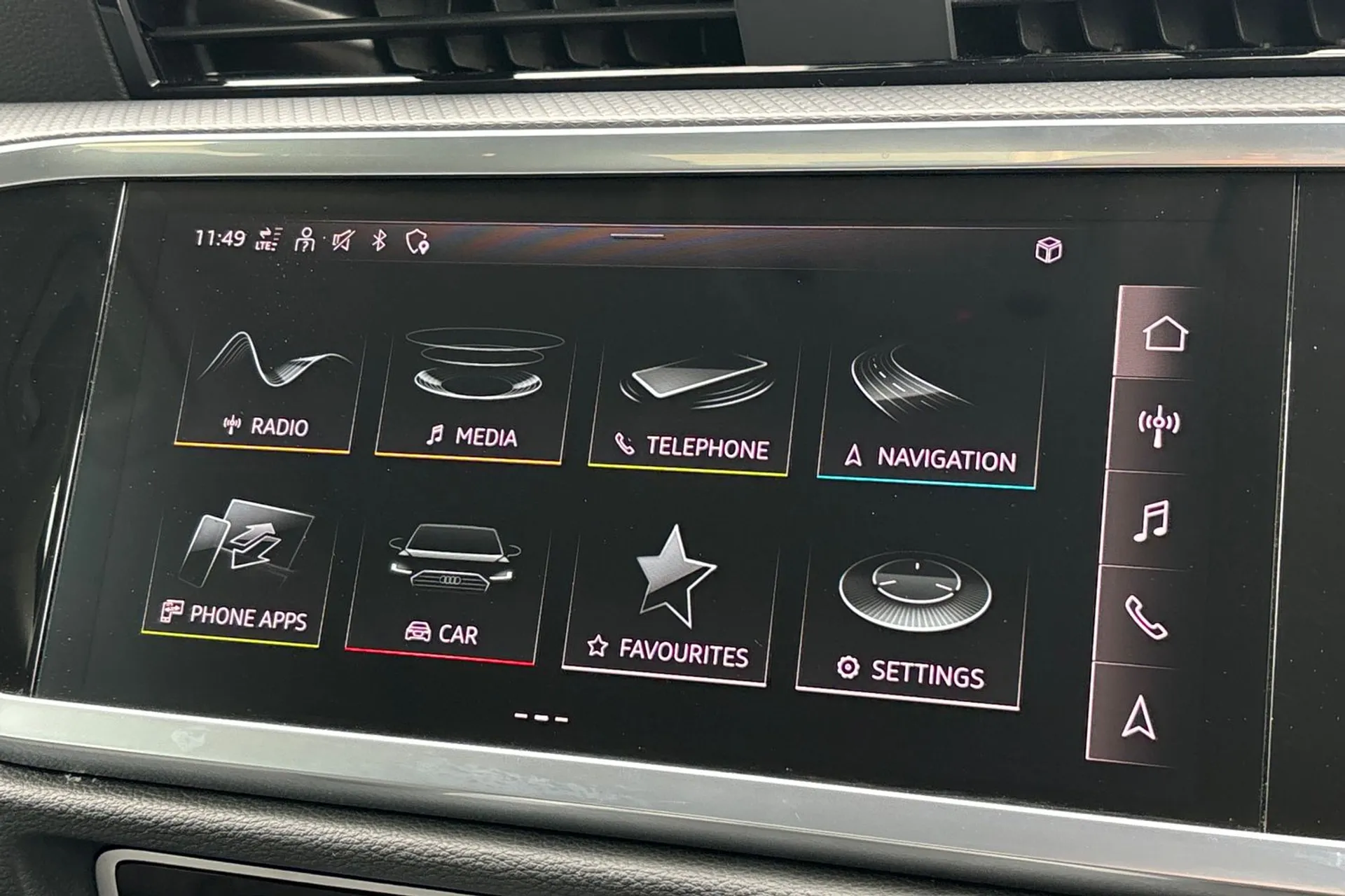 Audi Q3 thumbnail image number 38