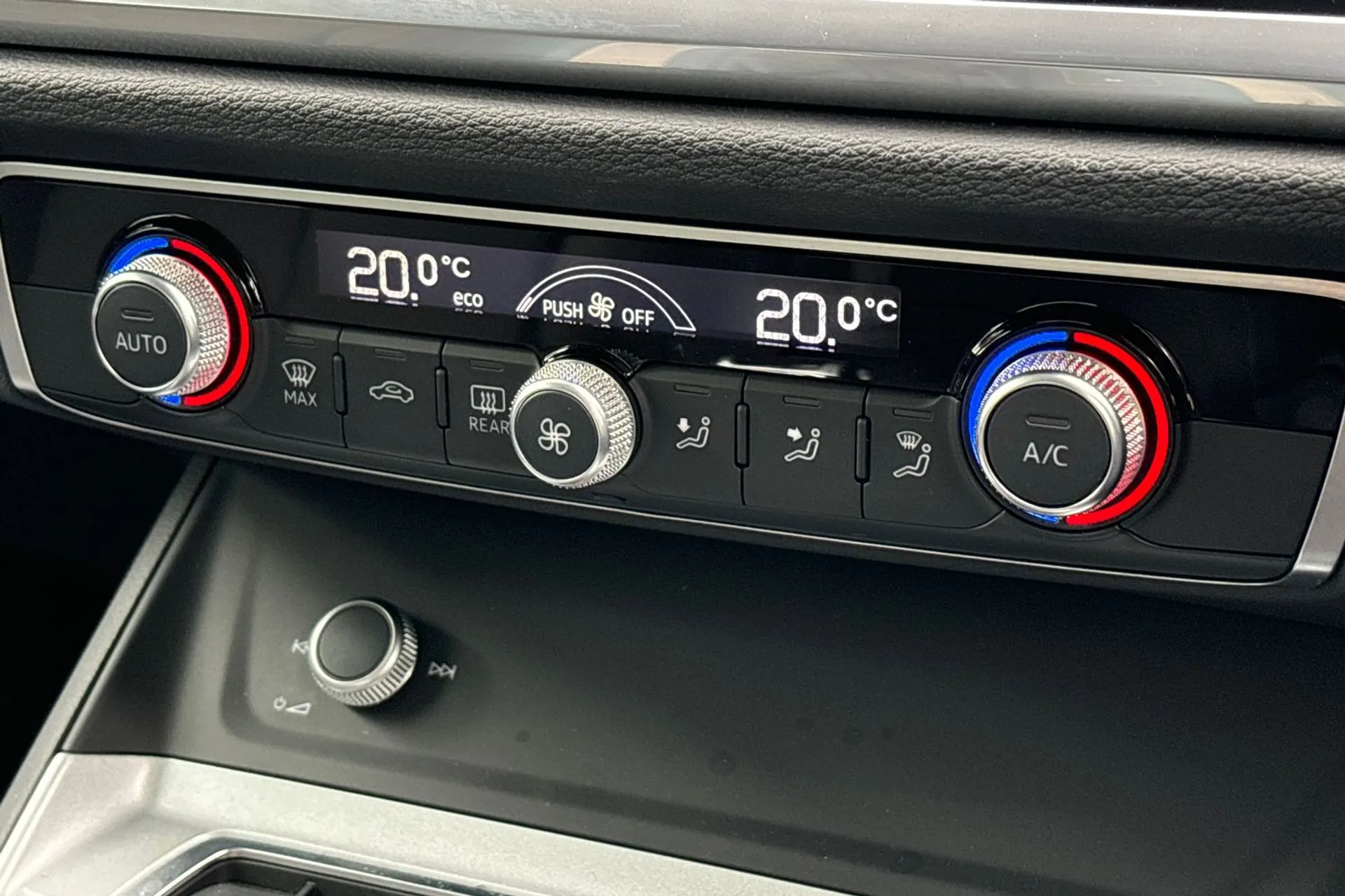 Audi Q3 thumbnail image number 39