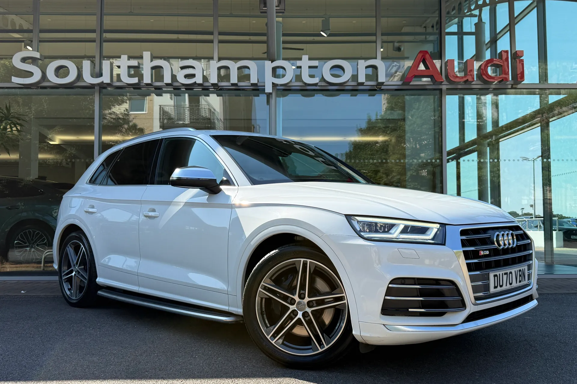 Audi Q5 focused image