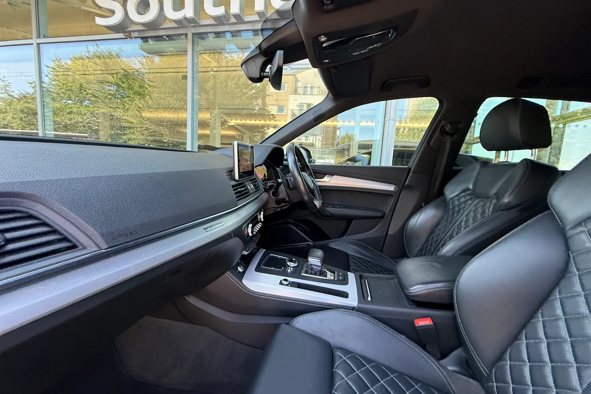 Audi Q5 thumbnail image number 2