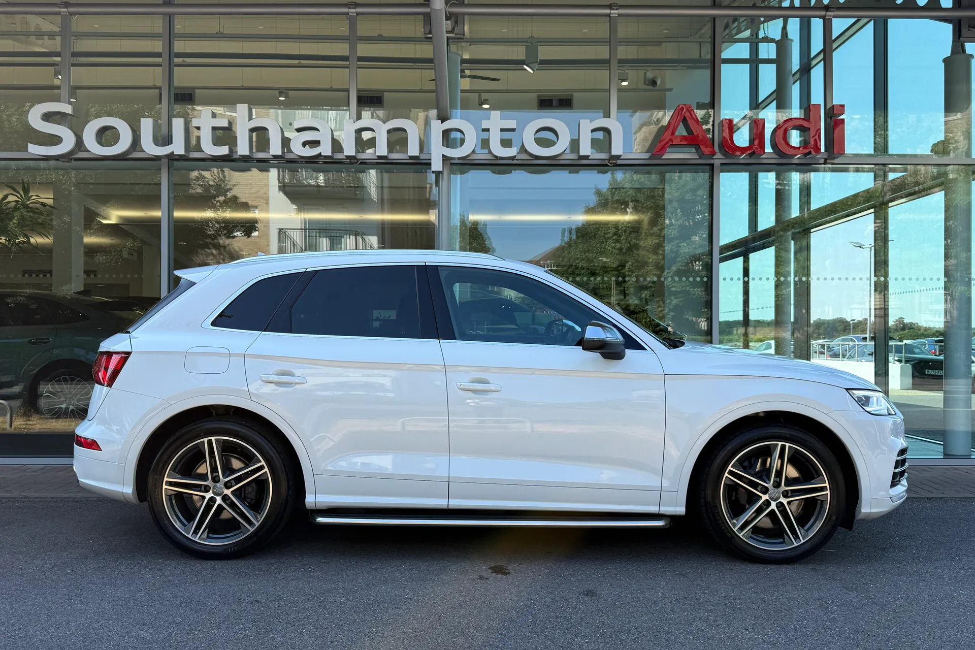 Audi Q5 thumbnail image number 4
