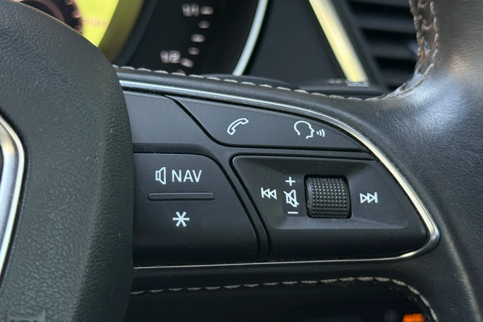 Audi Q5 thumbnail image number 9