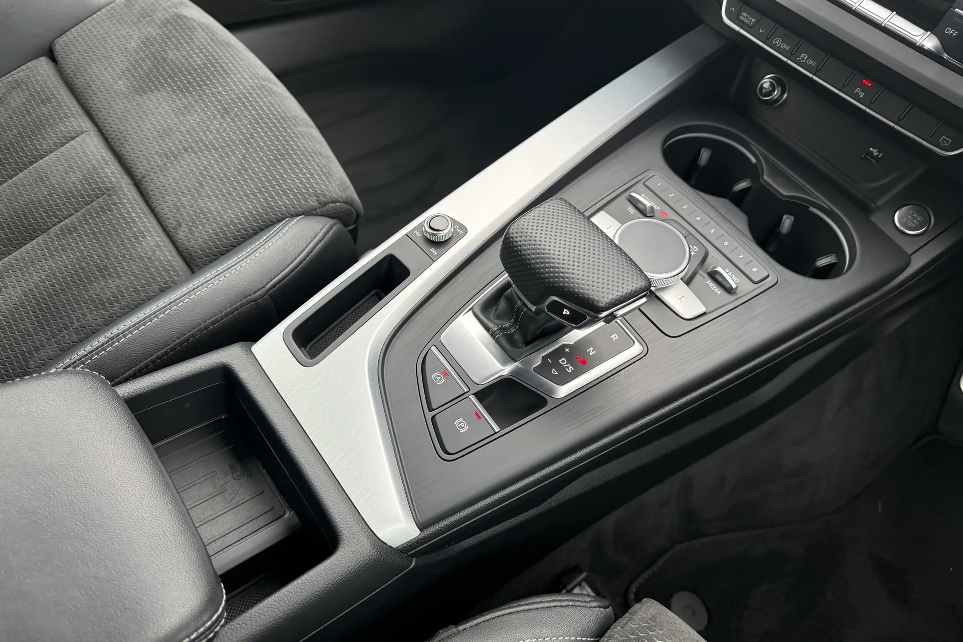Audi A5 thumbnail image number 37