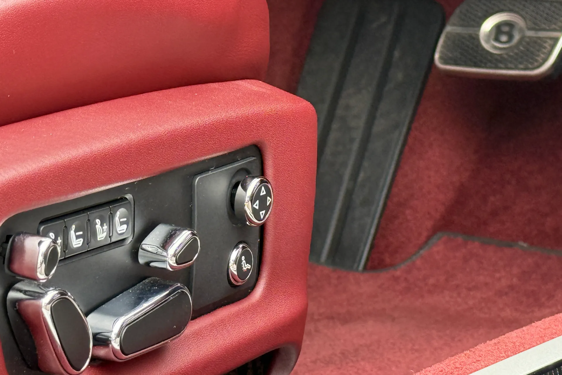 Bentley CONTINENTAL GT thumbnail image number 23