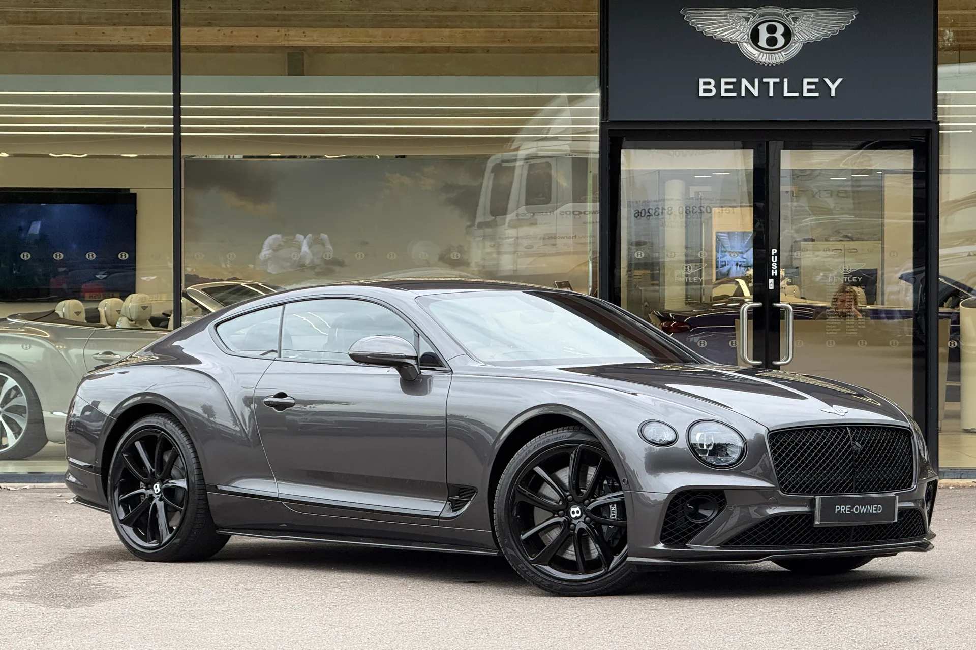 Bentley CONTINENTAL GT focused image