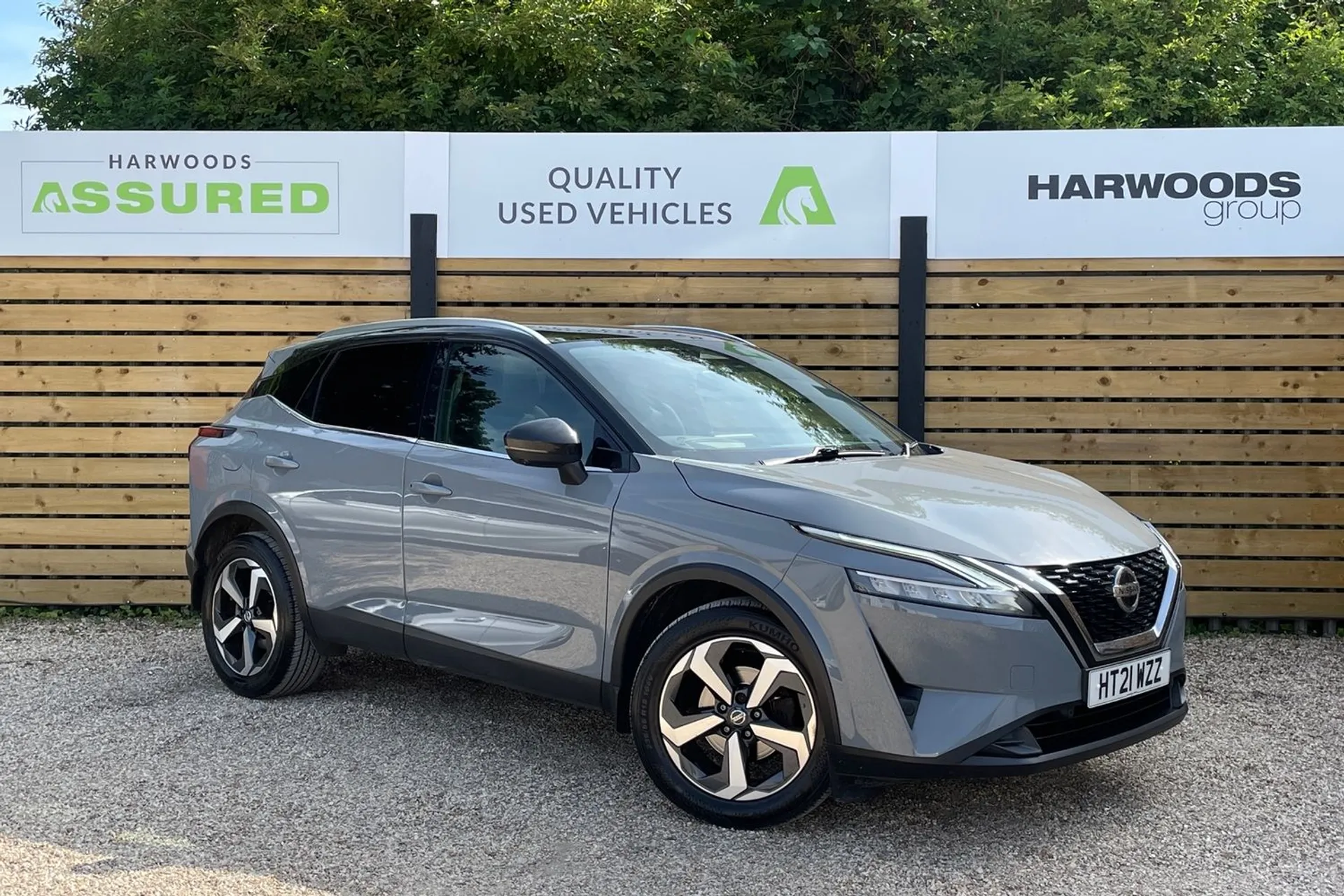 NISSAN QASHQAI focused image