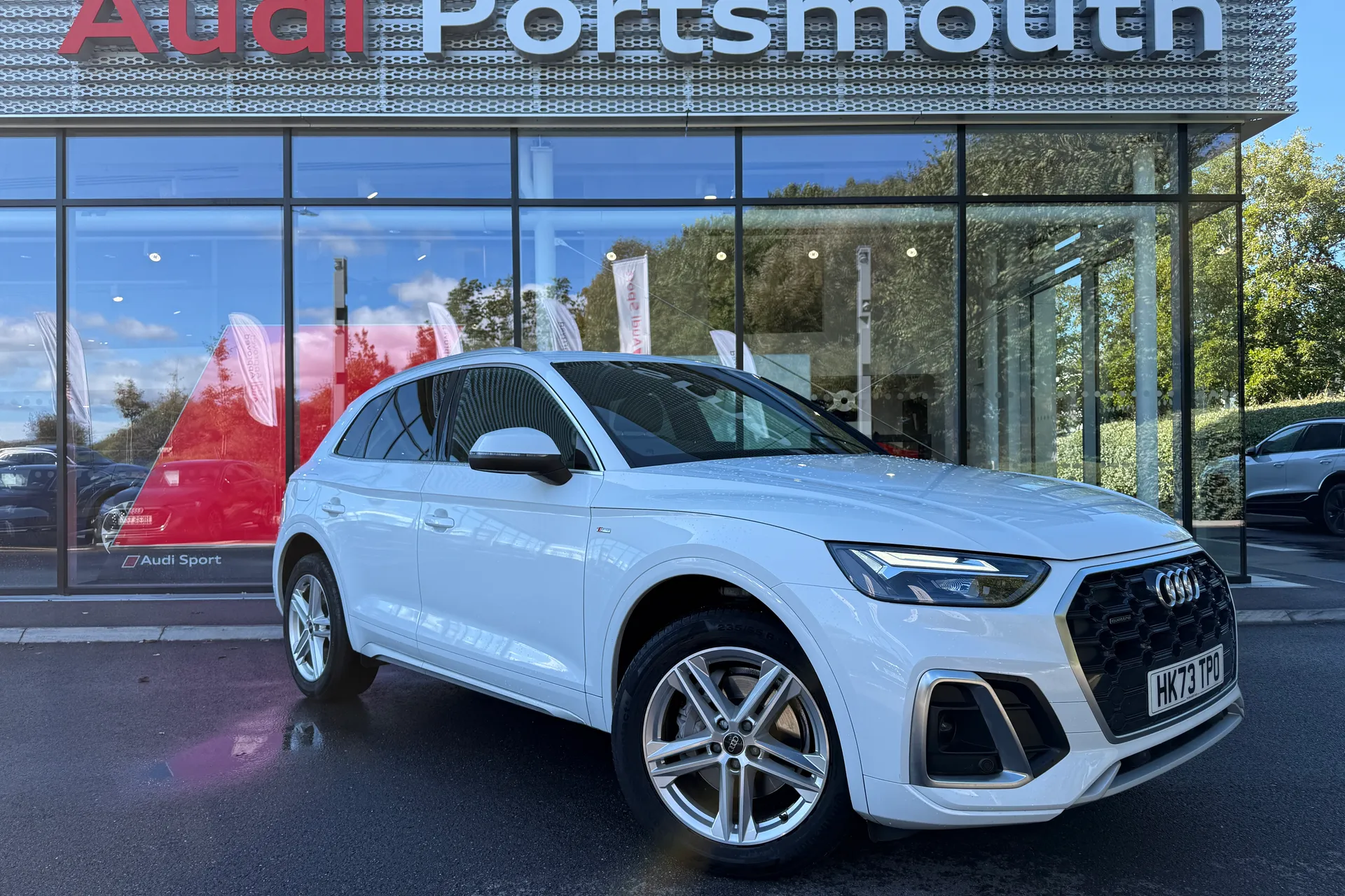 Audi Q5 focused image
