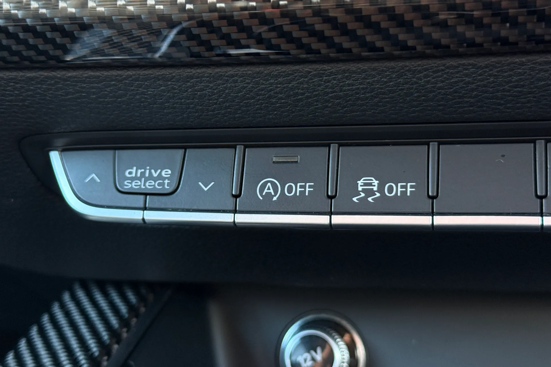 Audi RS4 thumbnail image number 35