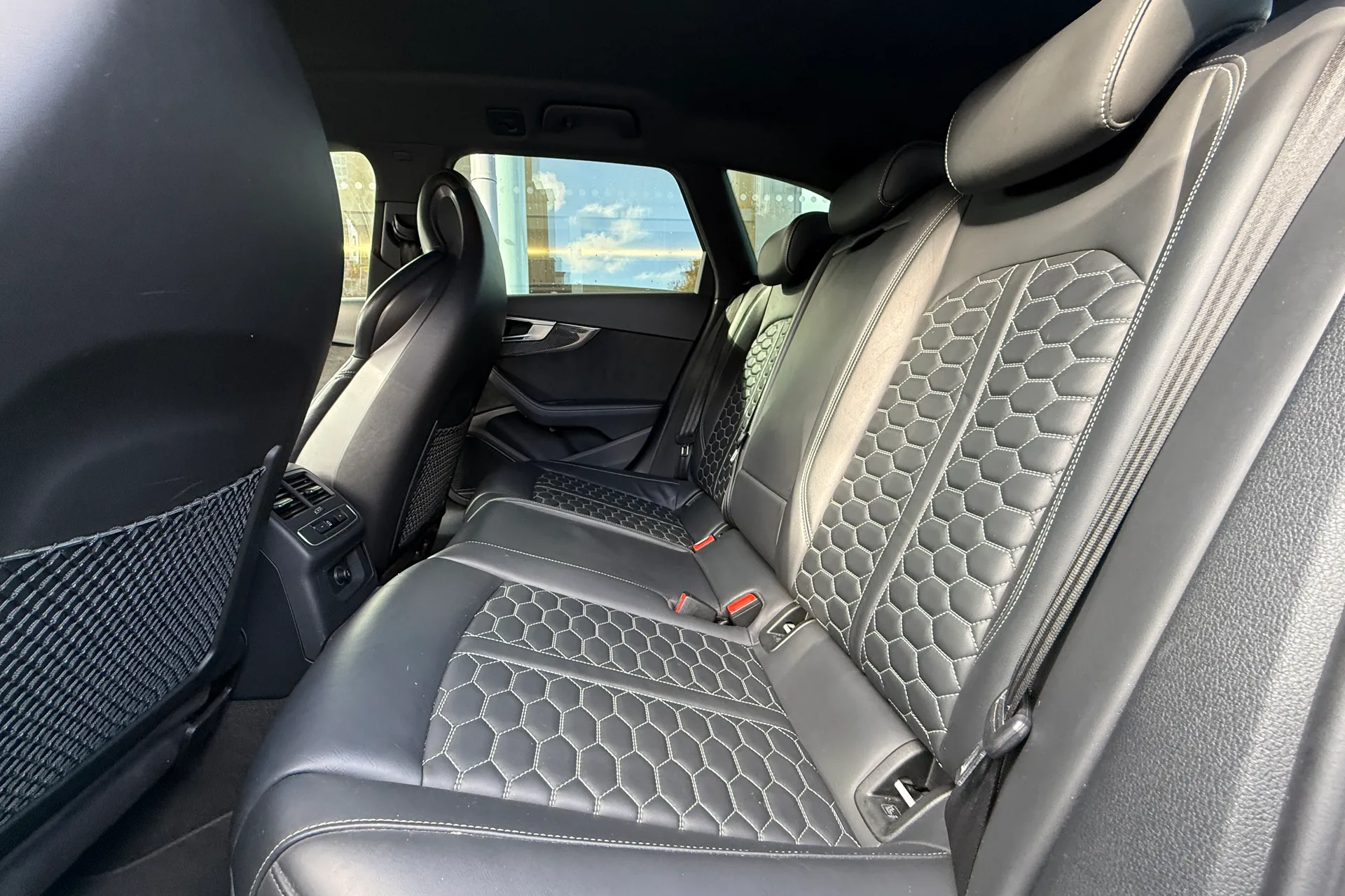 Audi RS4 thumbnail image number 71