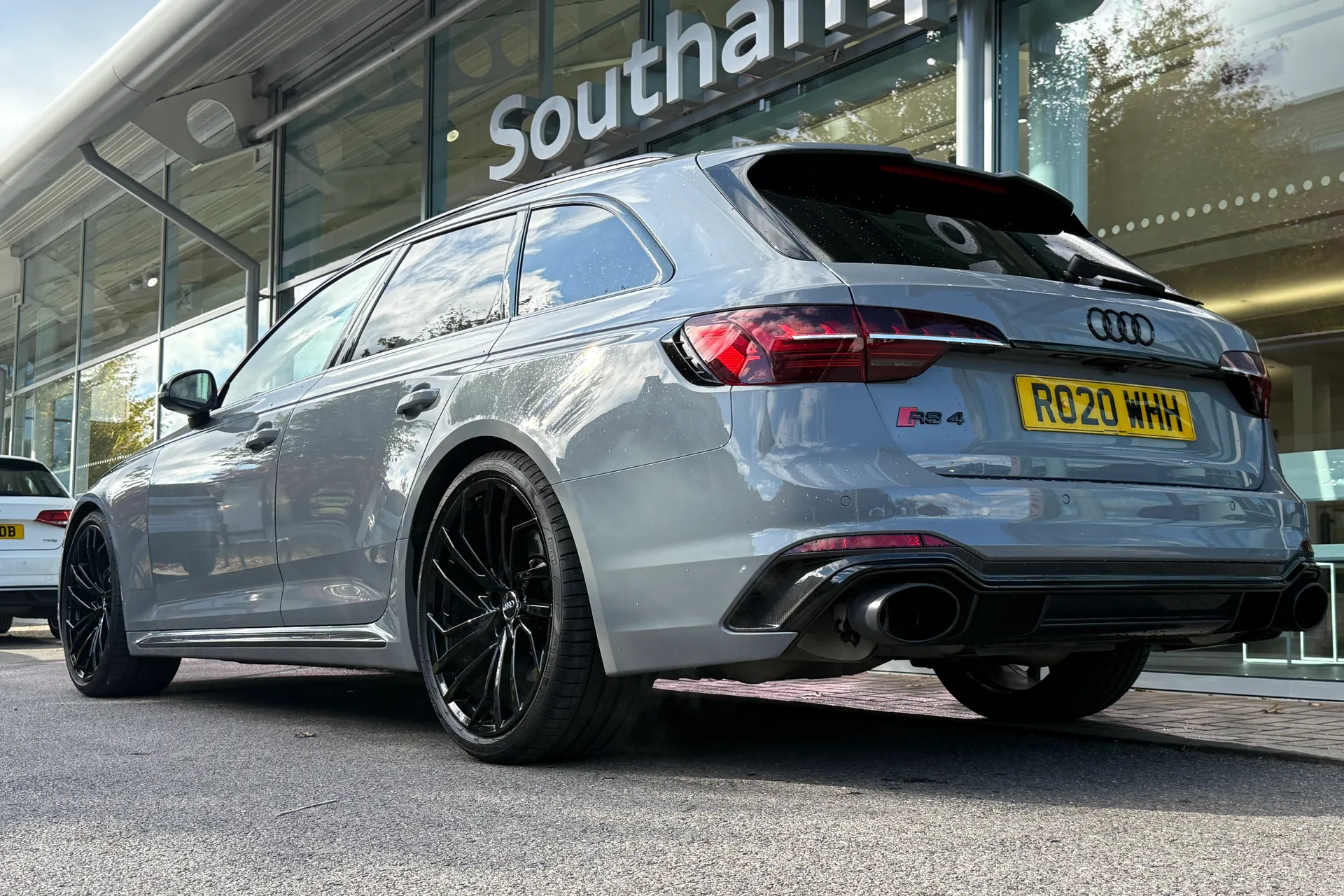 Audi RS4 thumbnail image number 65