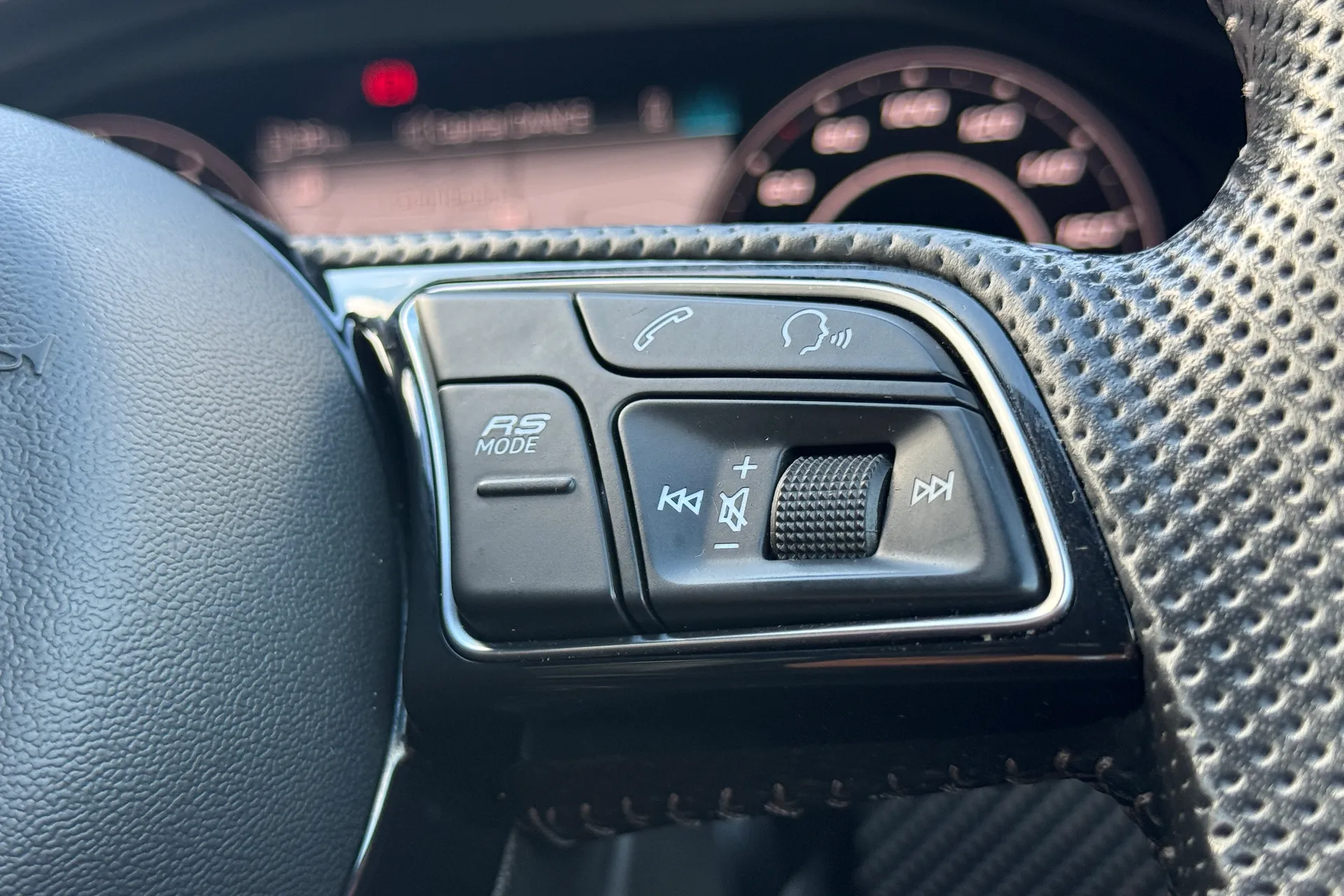 Audi RS4 thumbnail image number 22