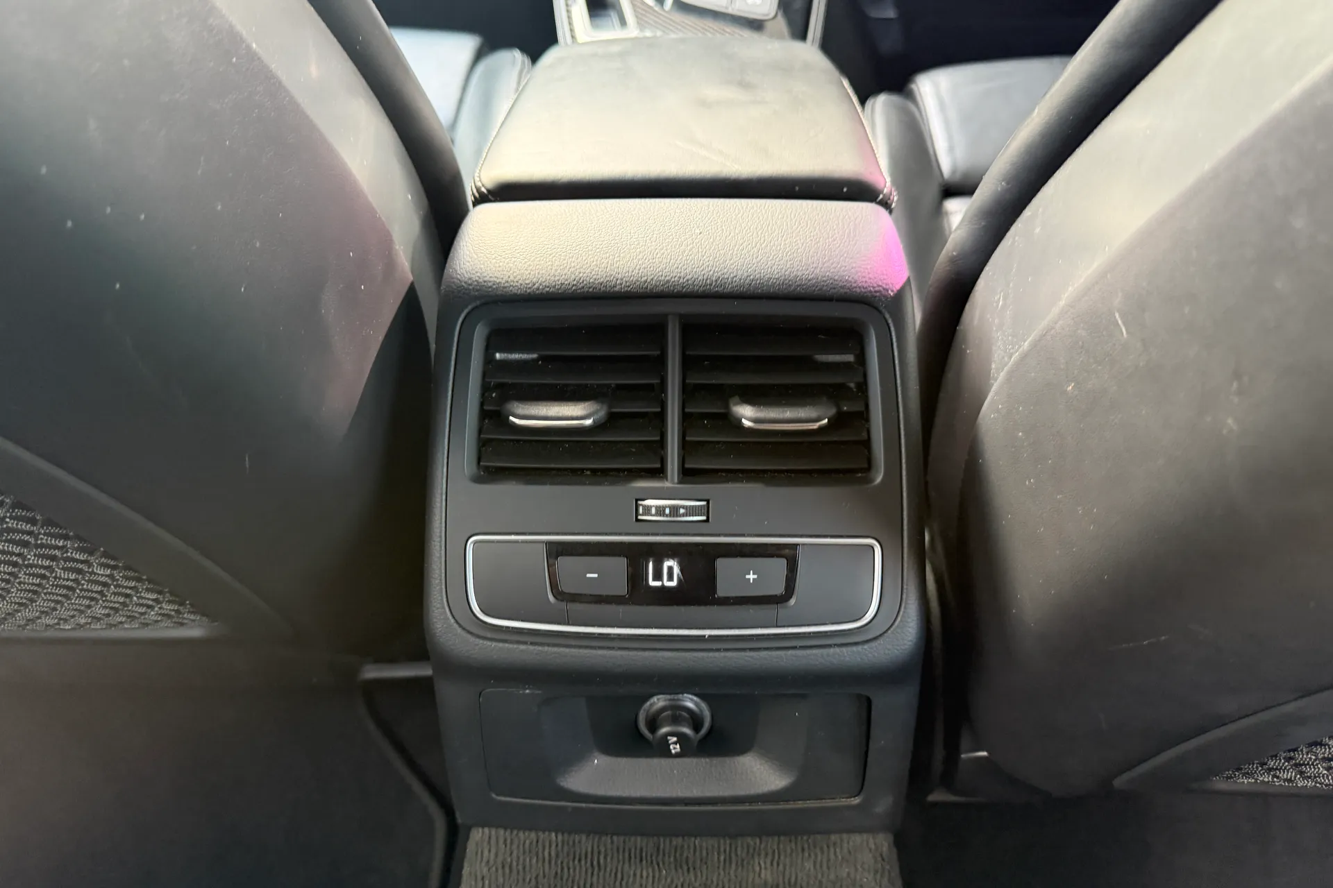 Audi RS4 thumbnail image number 47