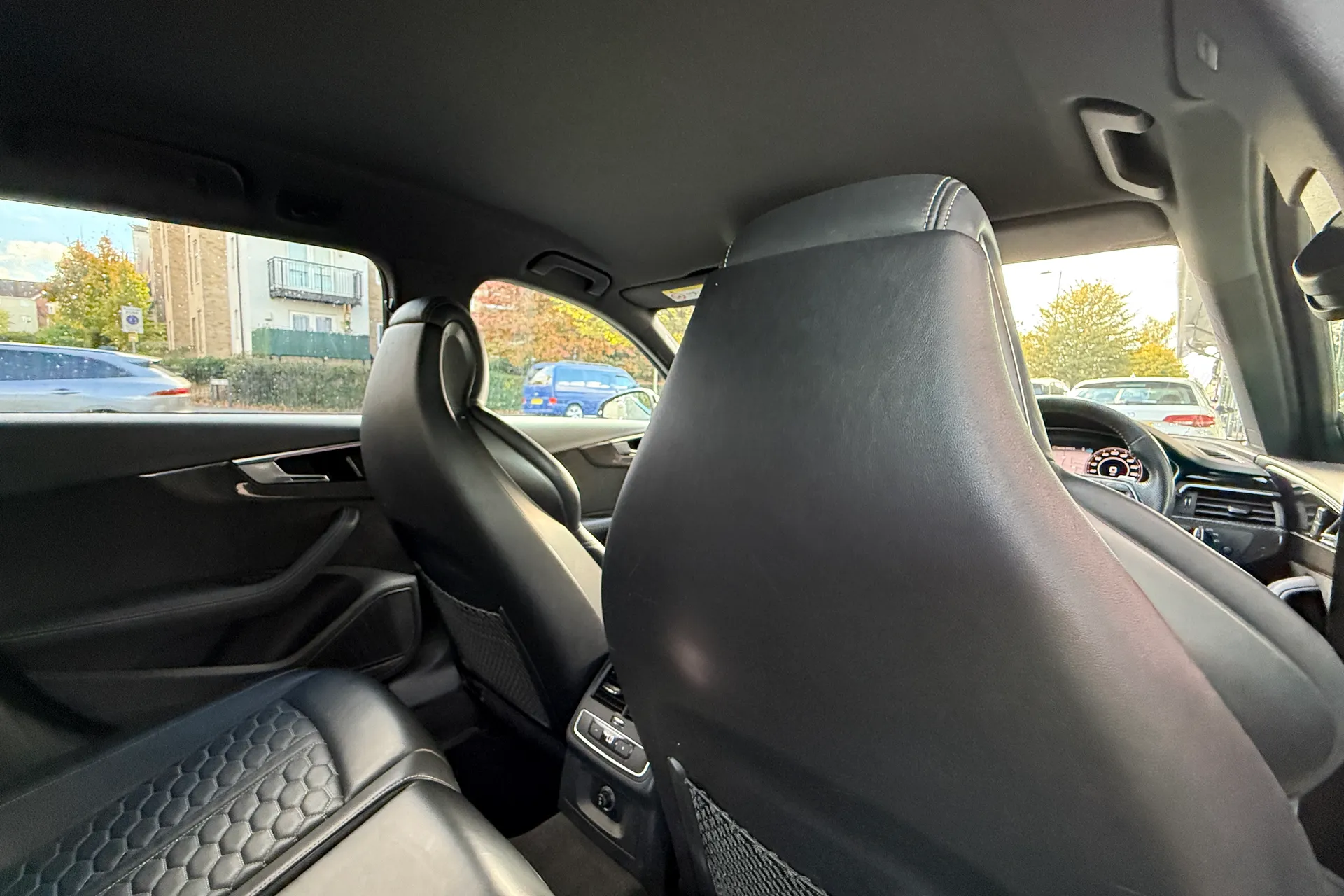 Audi RS4 thumbnail image number 46