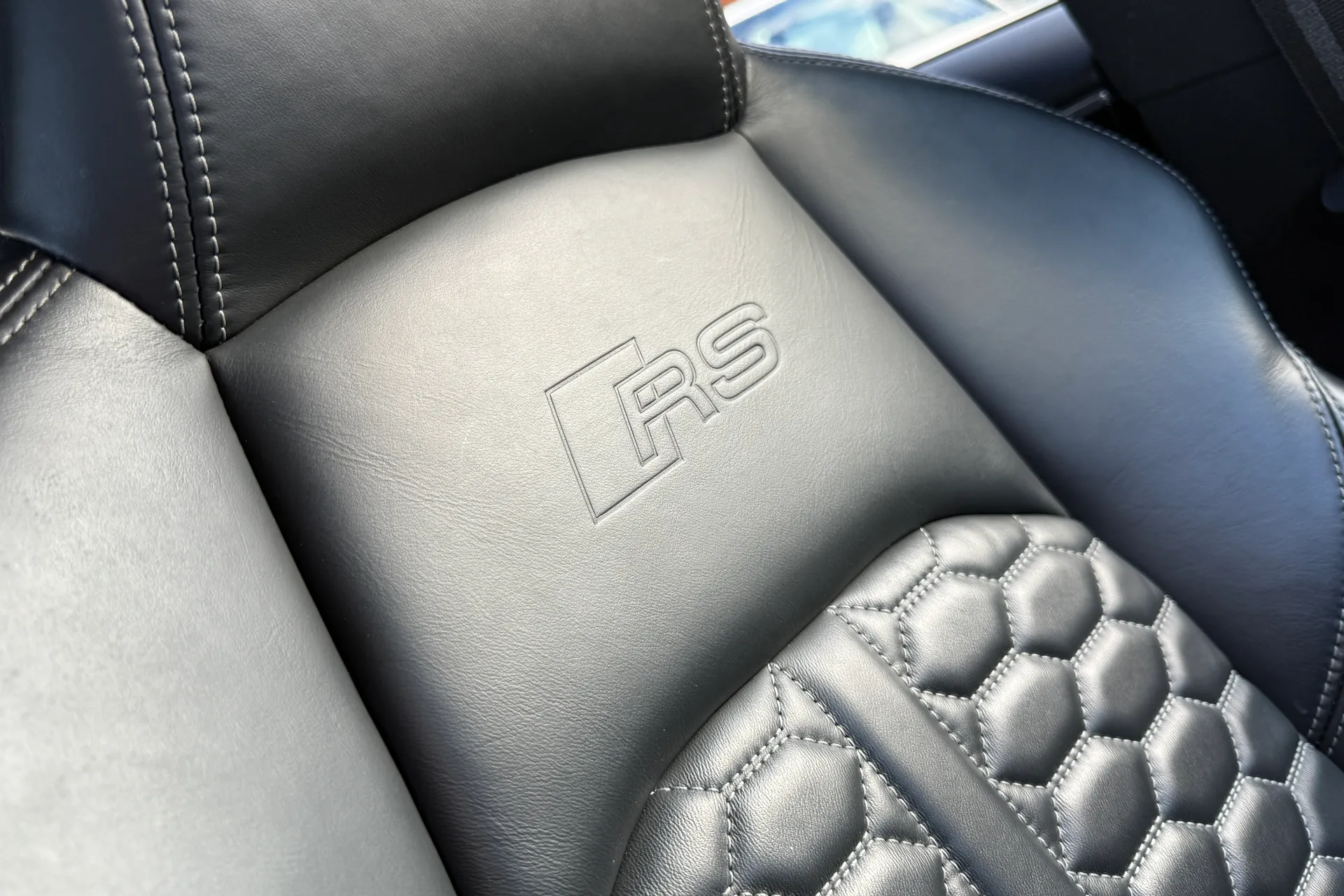 Audi RS4 thumbnail image number 37