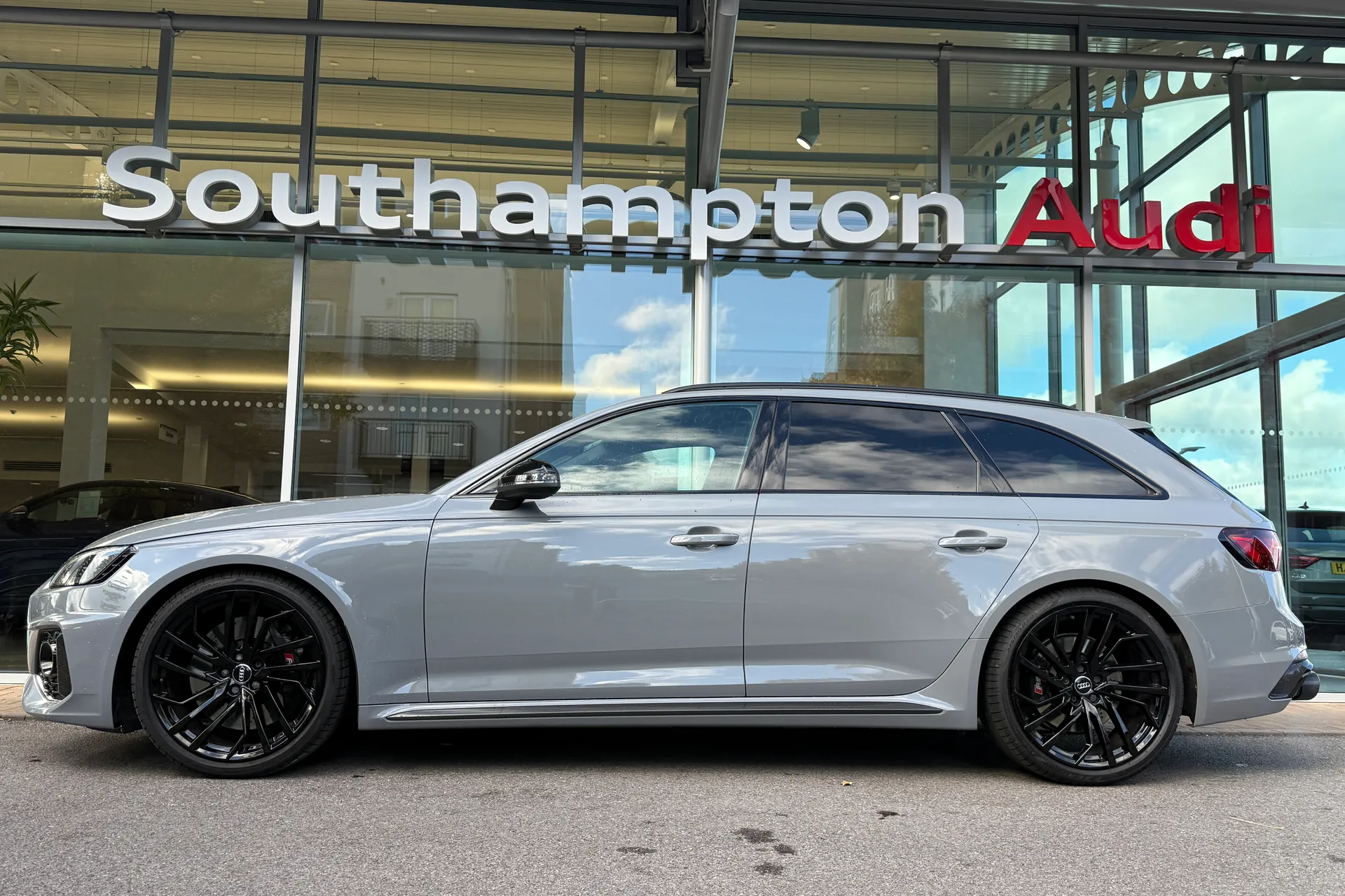 Audi RS4 thumbnail image number 67