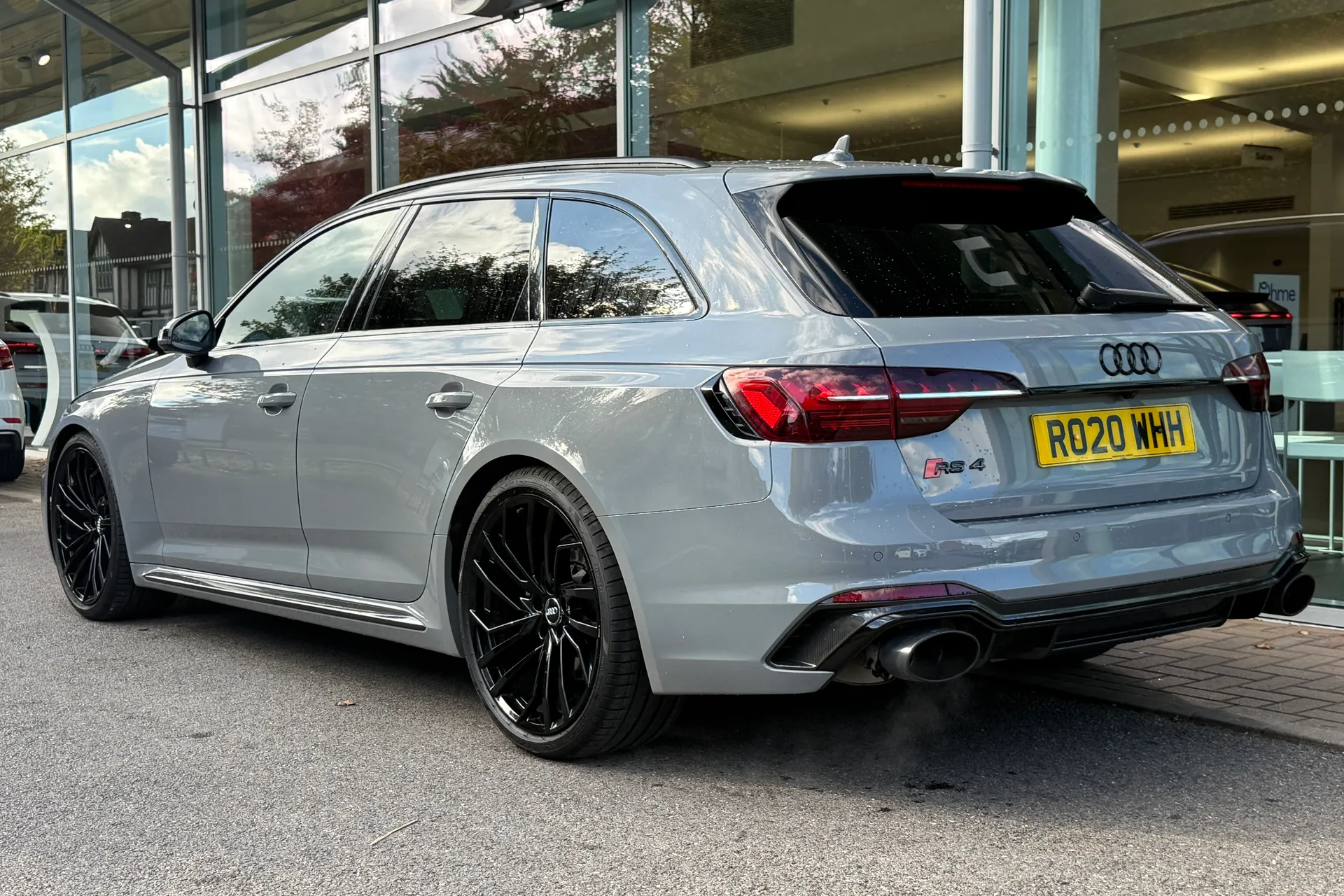 Audi RS4 thumbnail image number 11