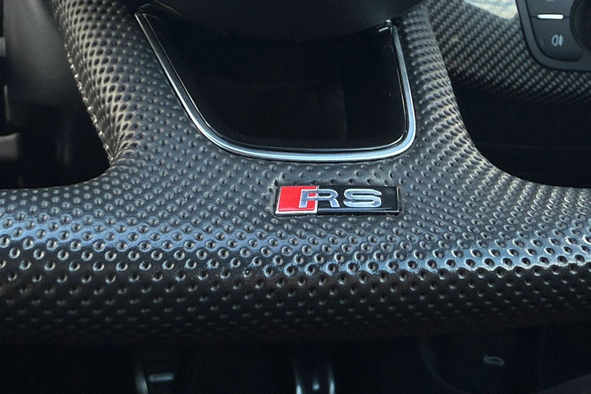 Audi RS4 thumbnail image number 23