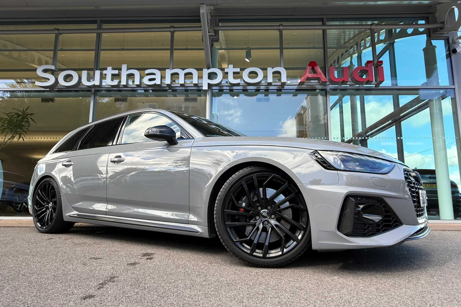 Audi RS4 thumbnail image number 83