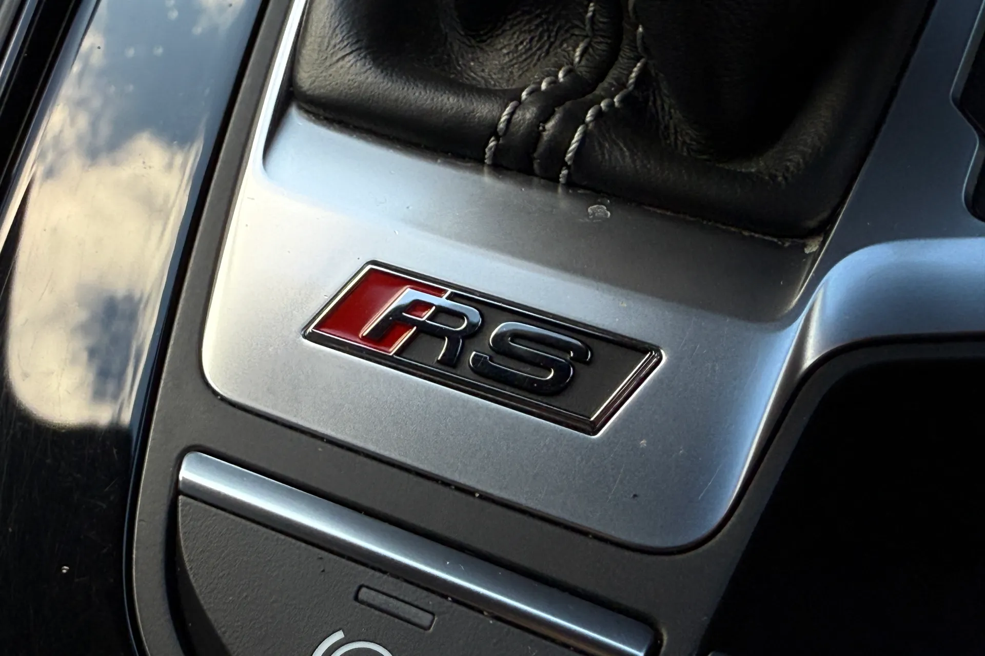 Audi RS4 thumbnail image number 26