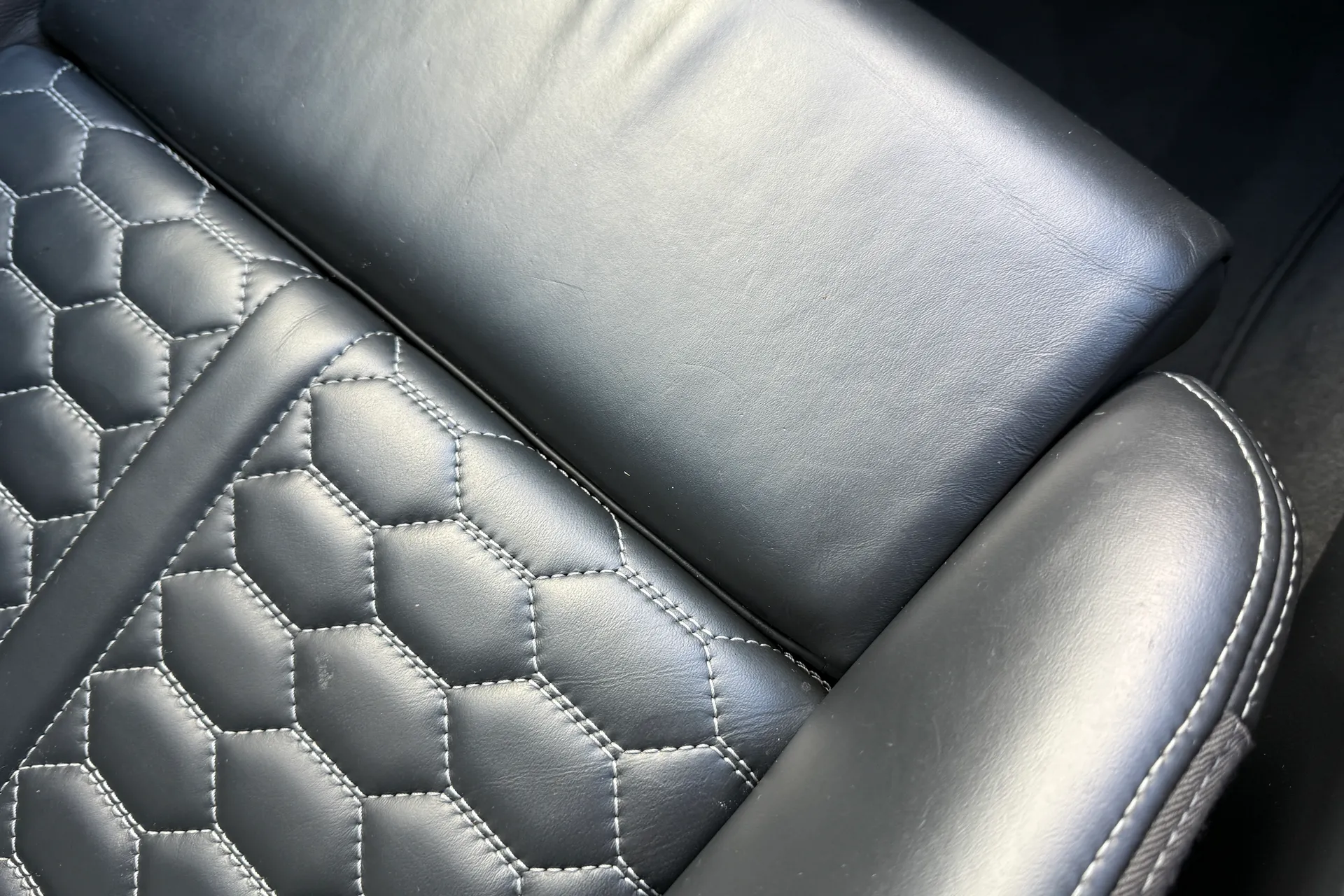 Audi RS4 thumbnail image number 36