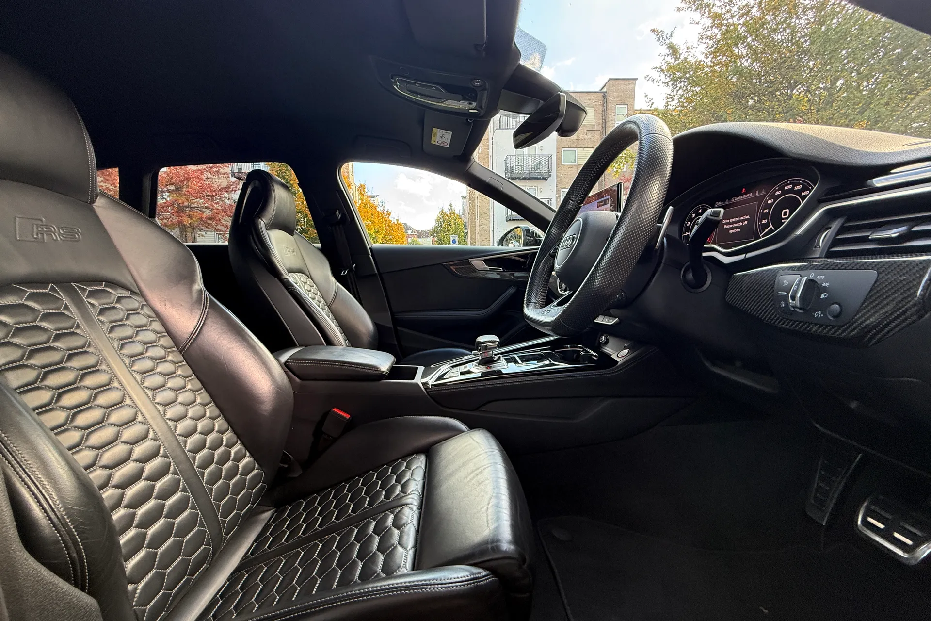 Audi RS4 thumbnail image number 44