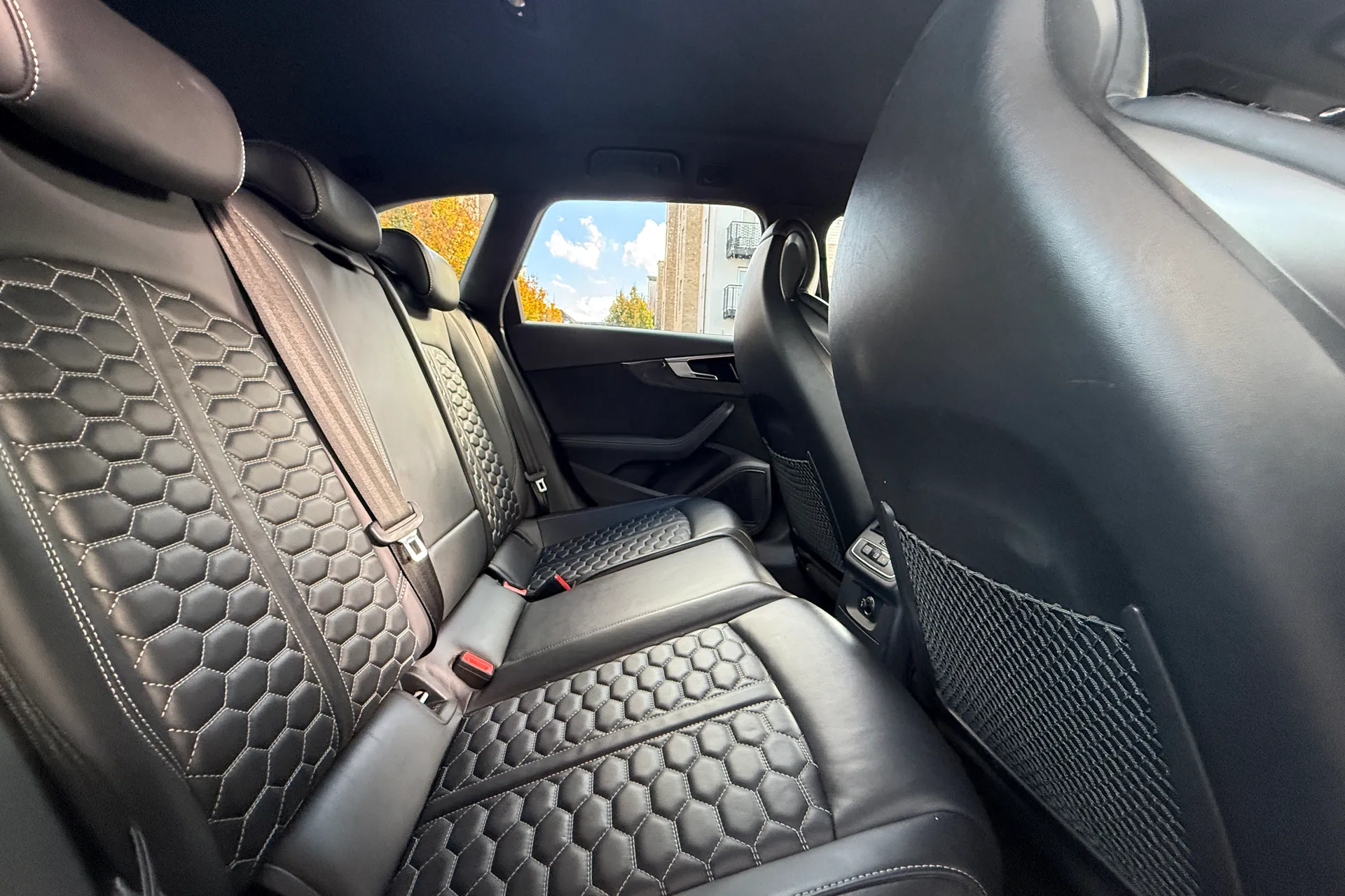 Audi RS4 thumbnail image number 45