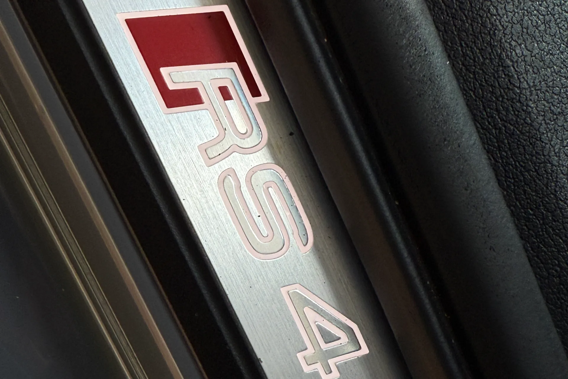 Audi RS4 thumbnail image number 43