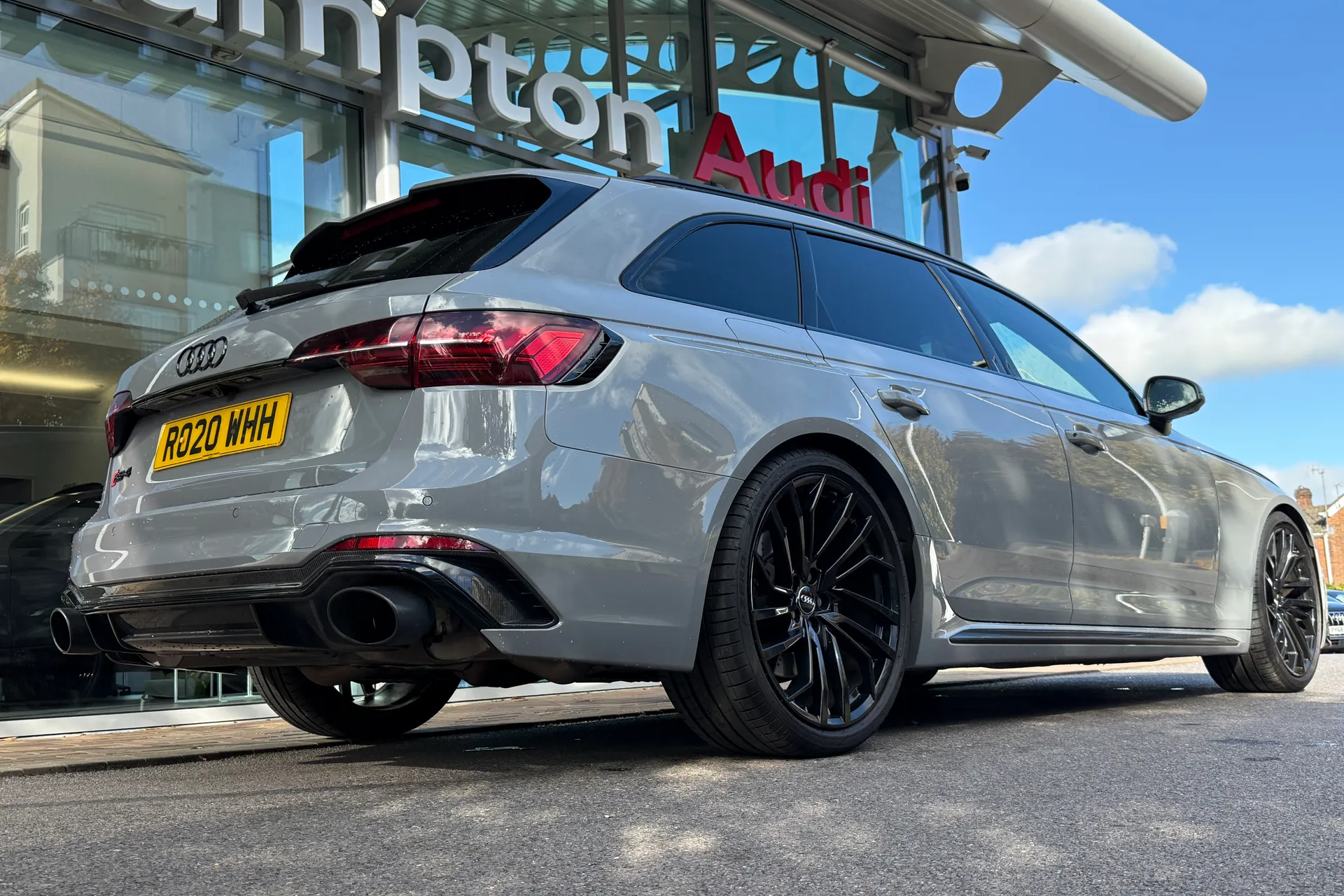 Audi RS4 thumbnail image number 82