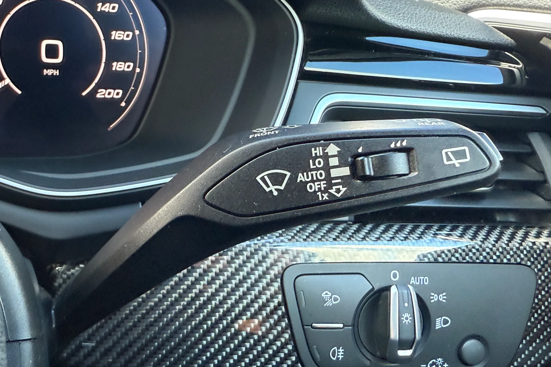 Audi RS4 thumbnail image number 25