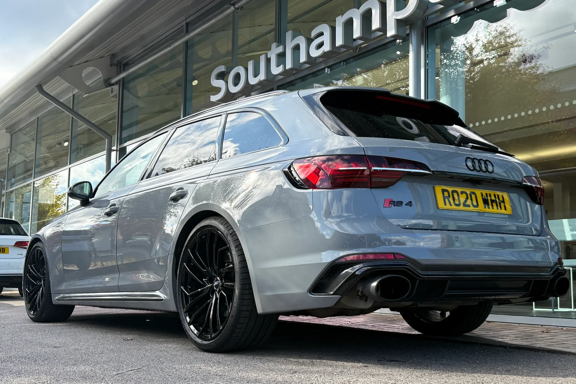 Audi RS4 thumbnail image number 66