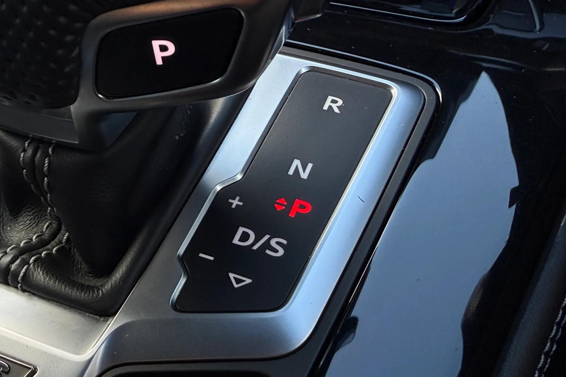 Audi RS4 thumbnail image number 28