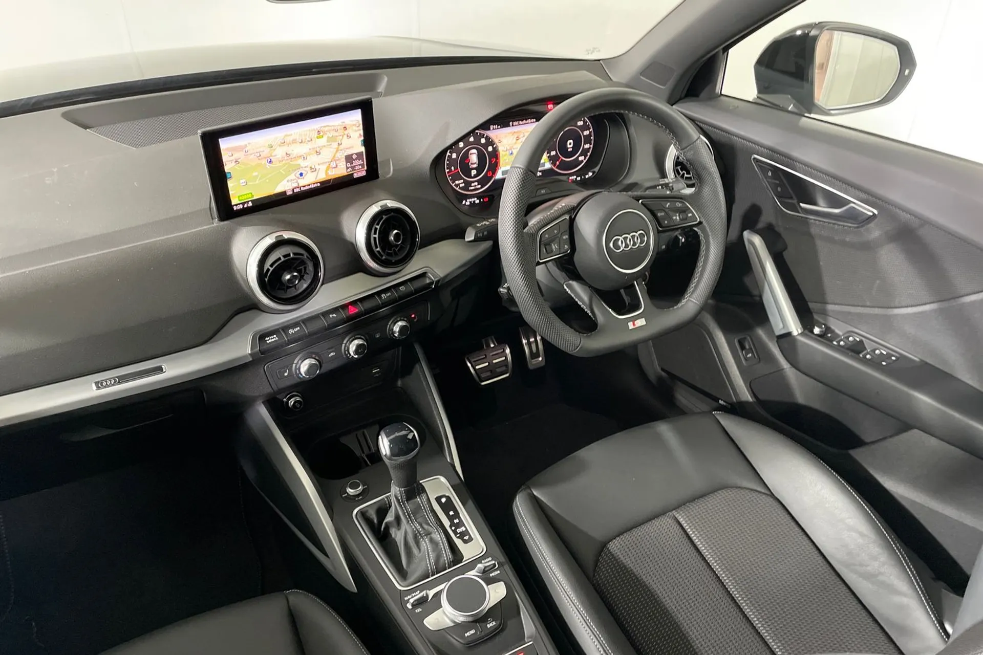 Audi Q2 thumbnail image number 34