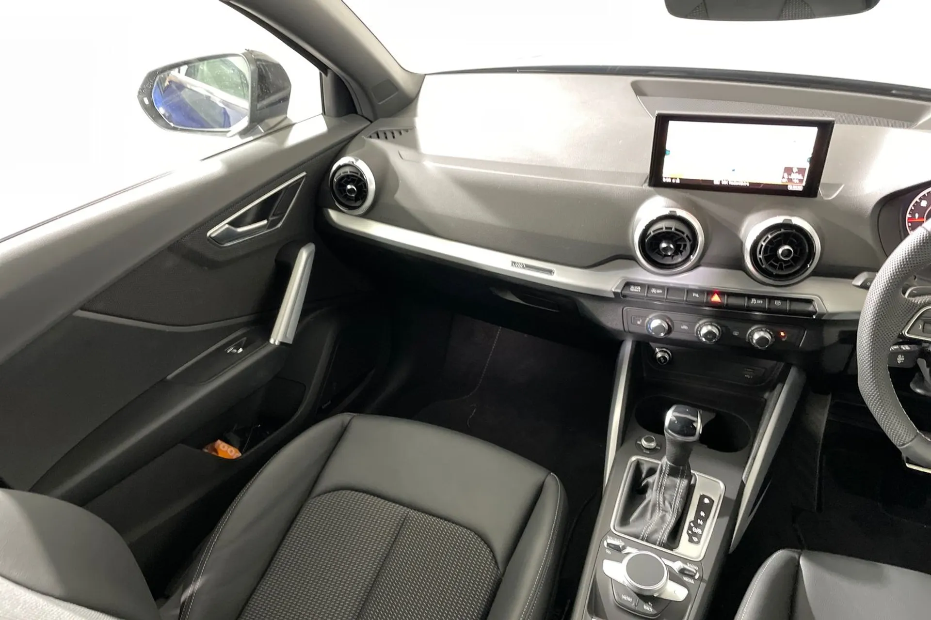 Audi Q2 thumbnail image number 33