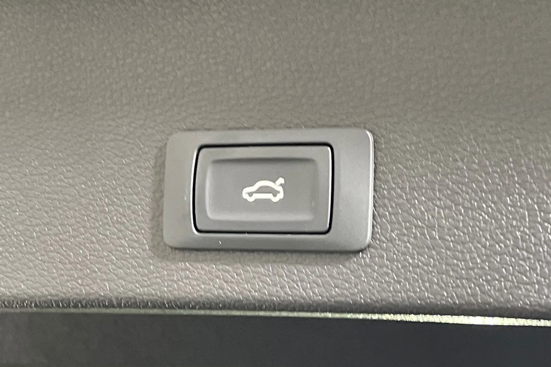 Audi Q2 thumbnail image number 19