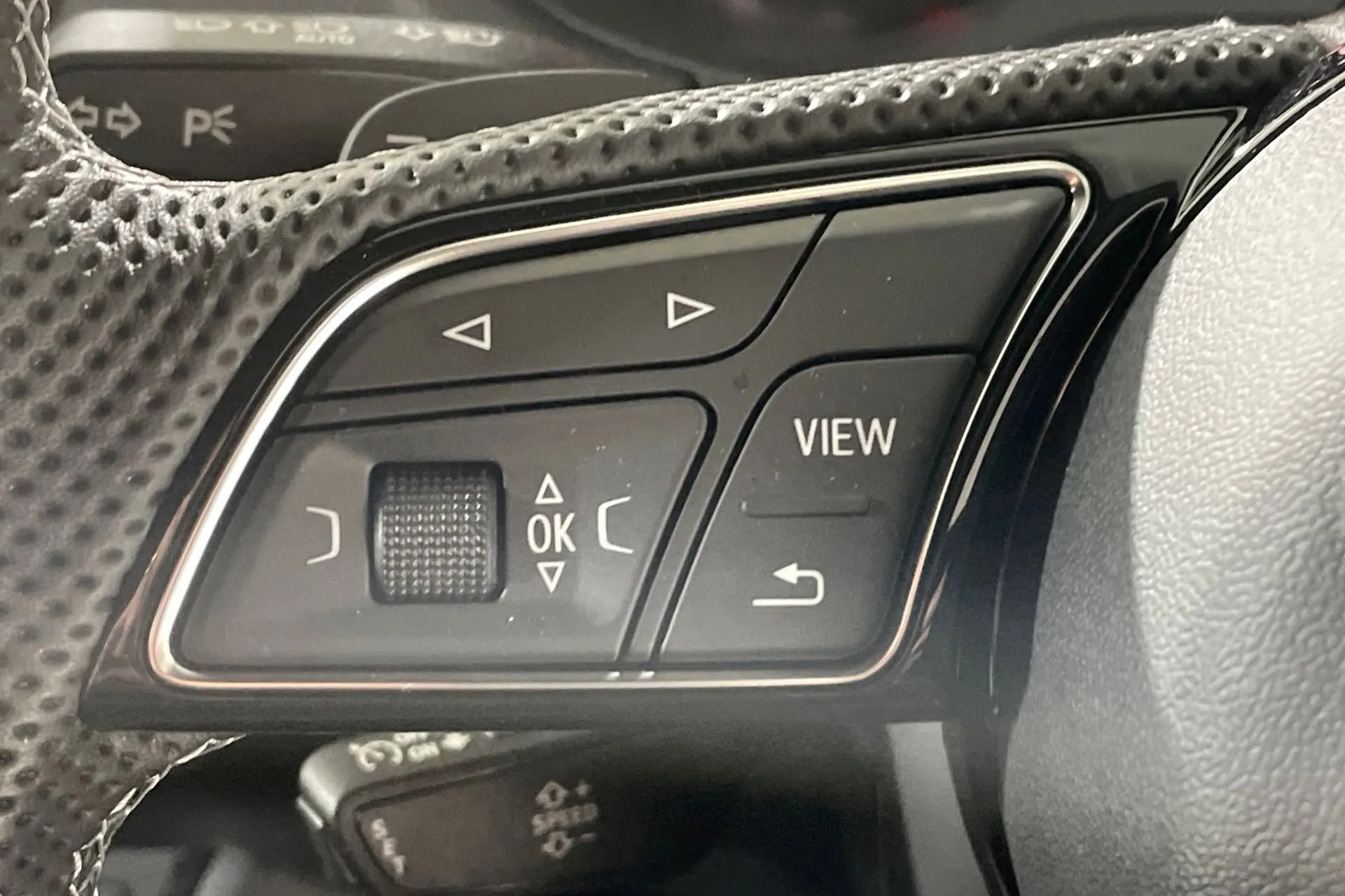 Audi Q2 thumbnail image number 38