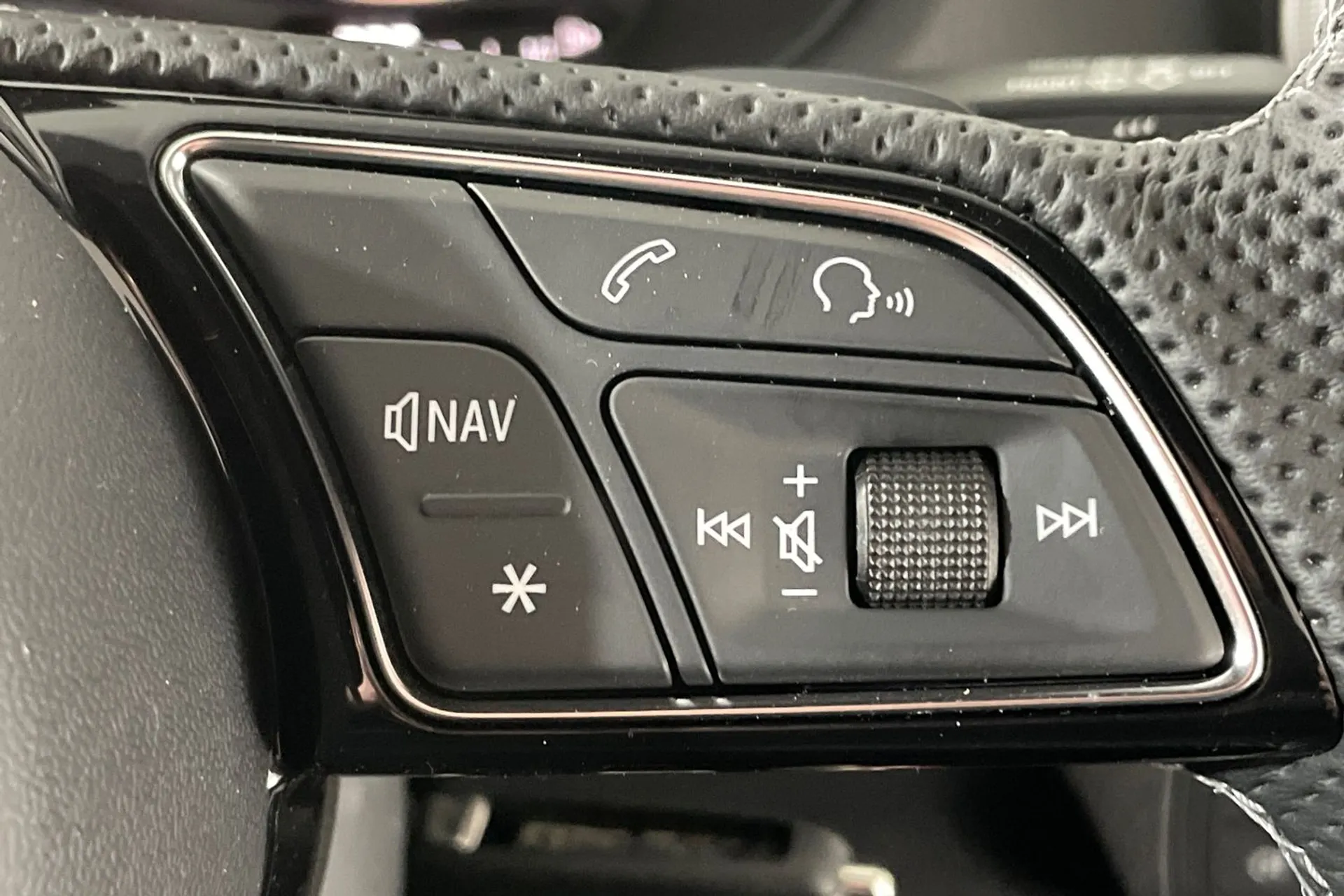 Audi Q2 thumbnail image number 39