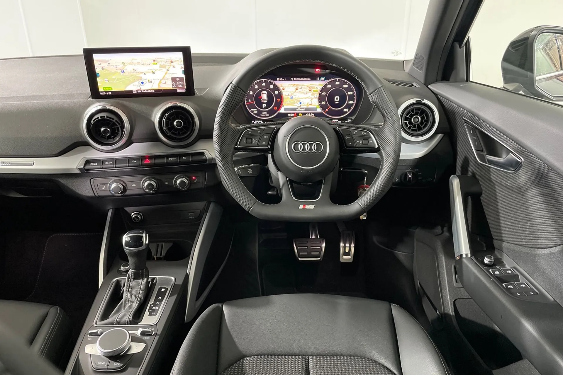Audi Q2 thumbnail image number 36