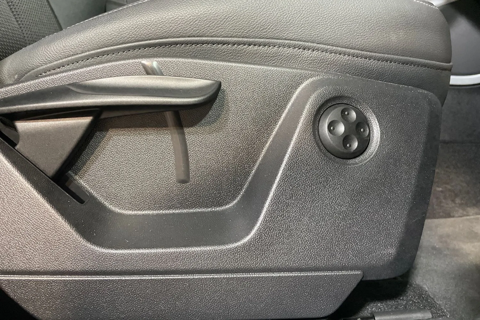 Audi Q2 thumbnail image number 44
