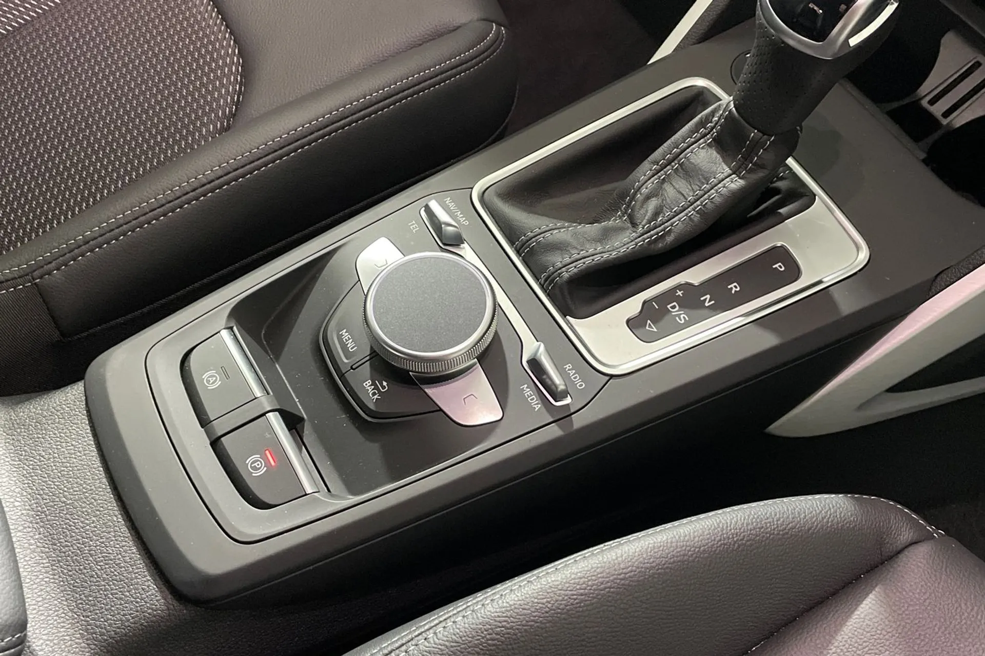 Audi Q2 thumbnail image number 48