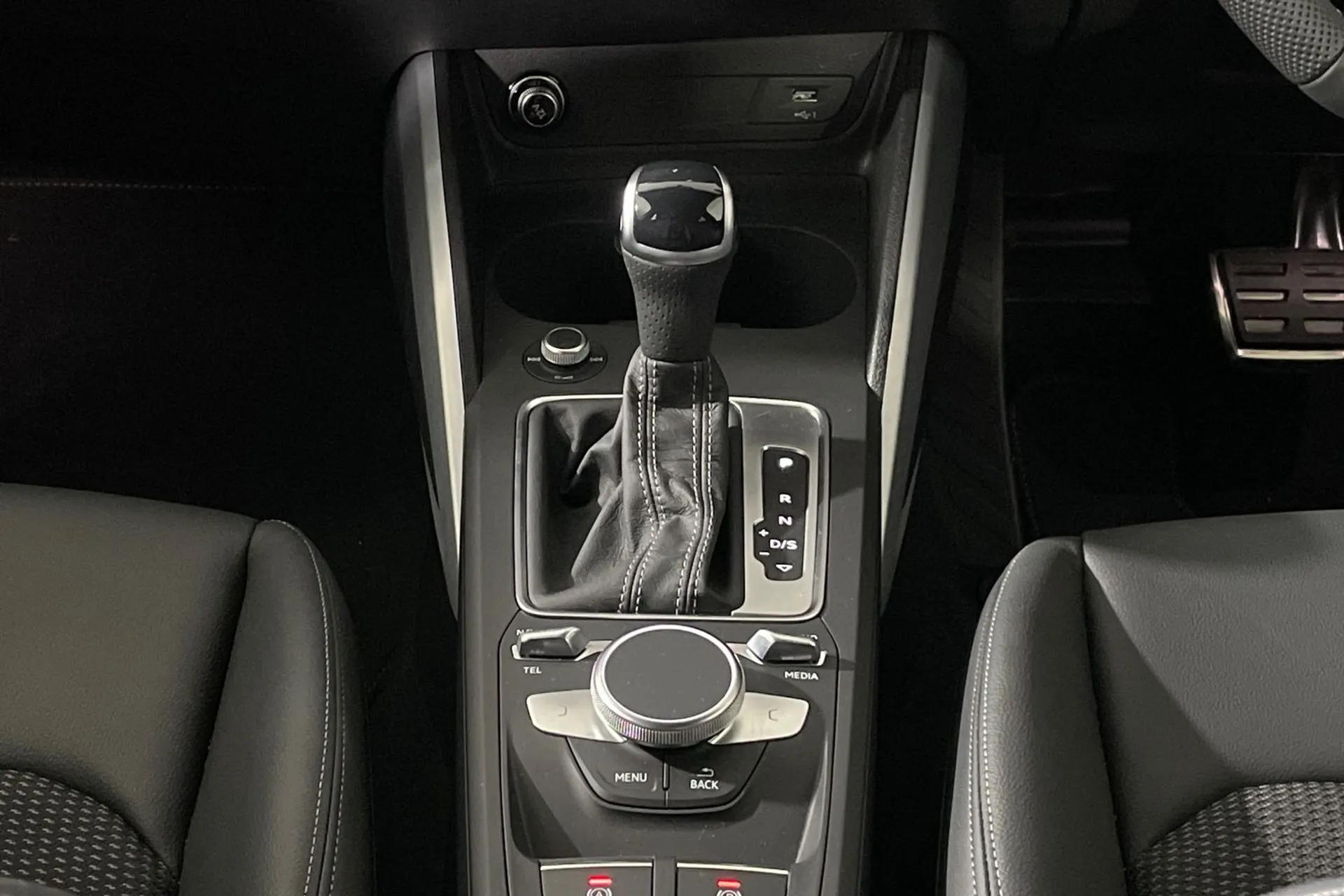 Audi Q2 thumbnail image number 37