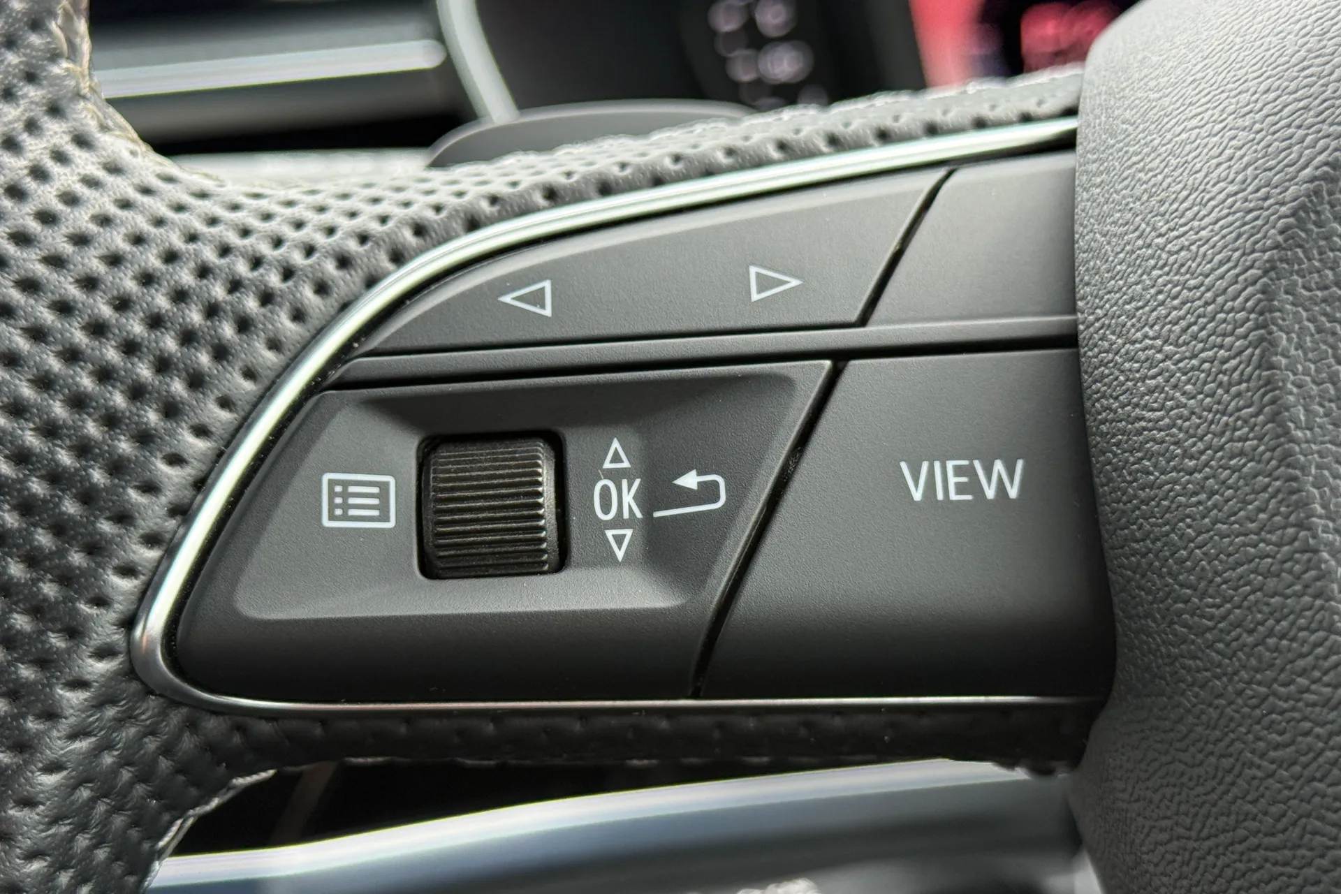 Audi Q3 thumbnail image number 20