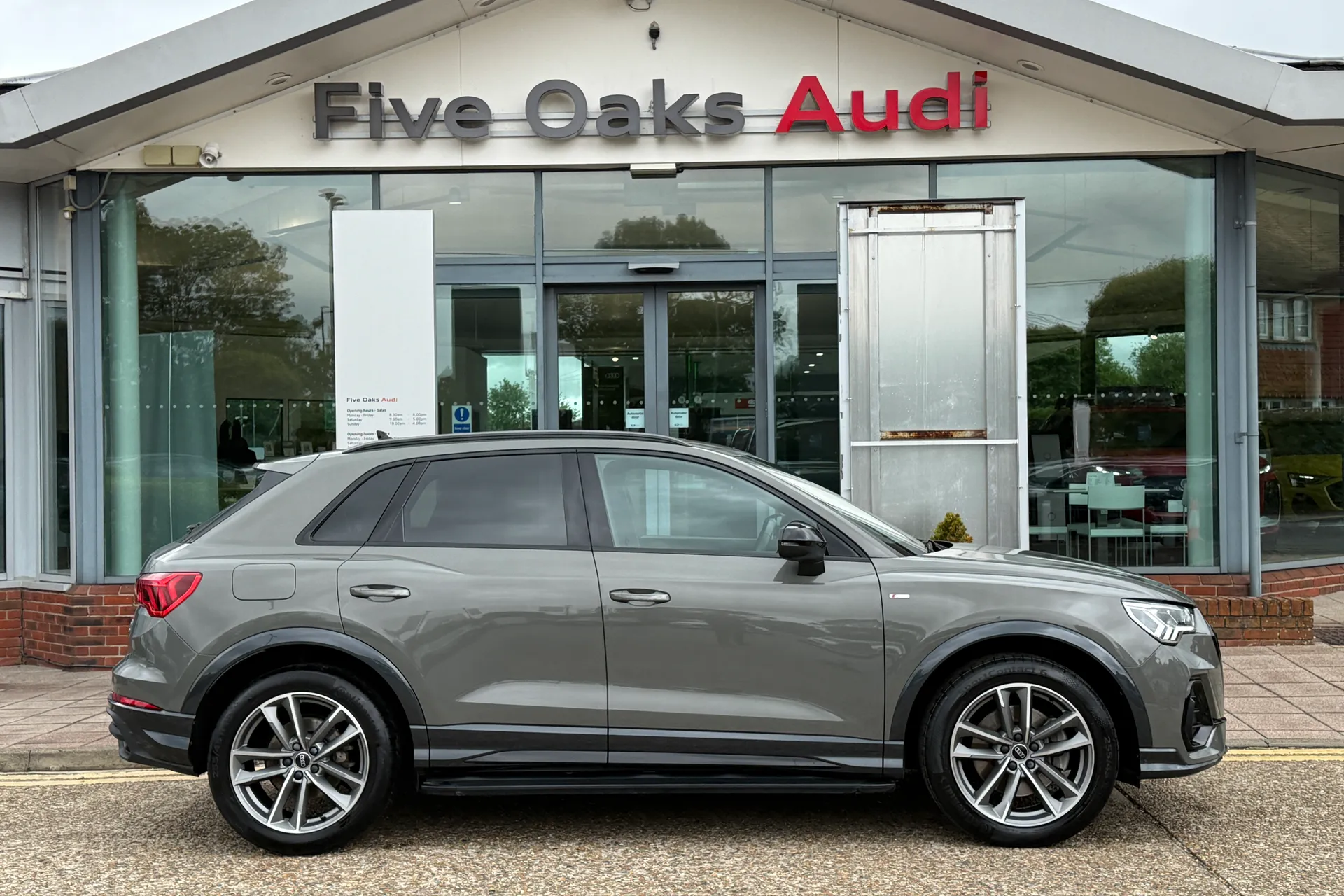Audi Q3 thumbnail image number 2